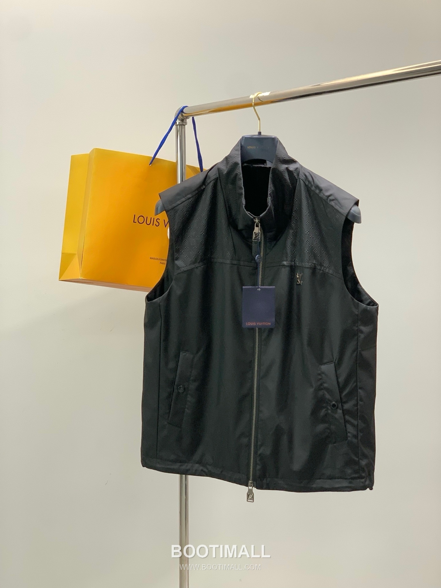 Louis Vuitton SS26 Nylon Vest with Bonded Logo 루이비통 SS26 나일론 베스트 압착 로고 1