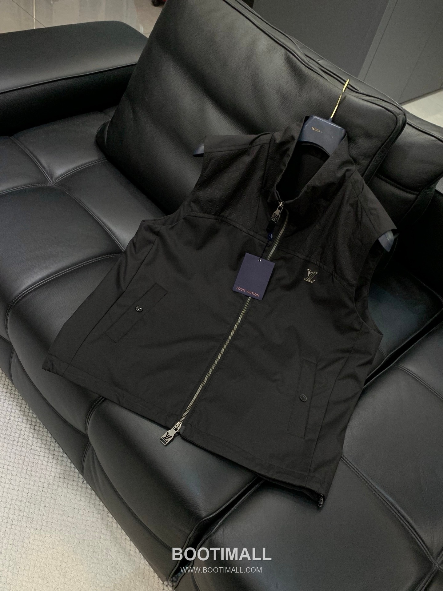 Louis Vuitton SS26 Nylon Vest with Bonded Logo 루이비통 SS26 나일론 베스트 압착 로고 3