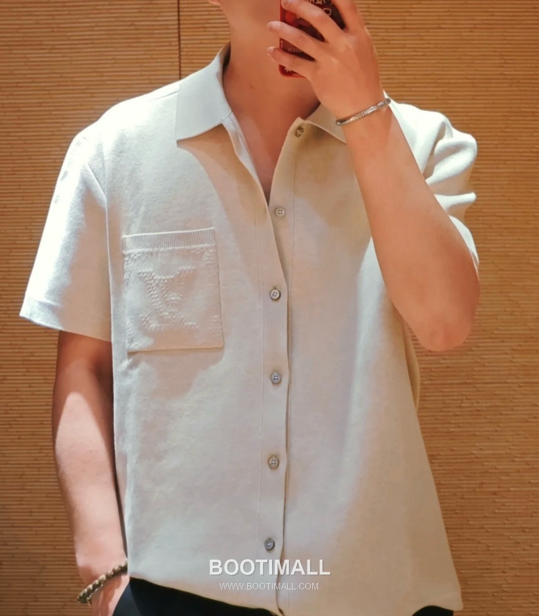 Louis Vuitton SS26 Cotton Knit Collared Cardigan Short Sleeve with Logo Pattern 루이비통 SS26 코튼 니트 카라 가디건 반팔 로고 패턴 3