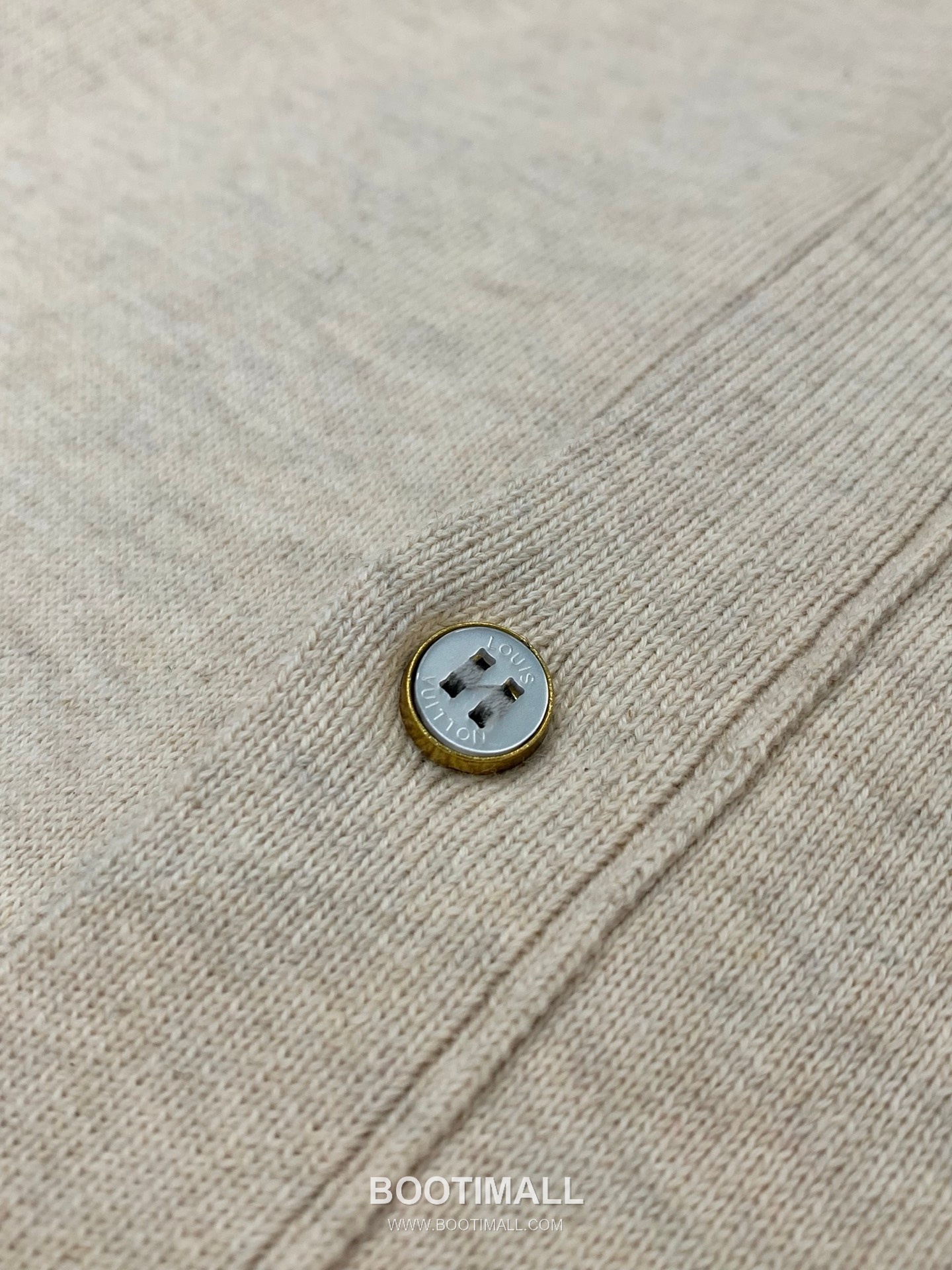 Louis Vuitton SS26 Cotton Knit Collared Cardigan Short Sleeve with Logo Pattern 루이비통 SS26 코튼 니트 카라 가디건 반팔 로고 패턴 10