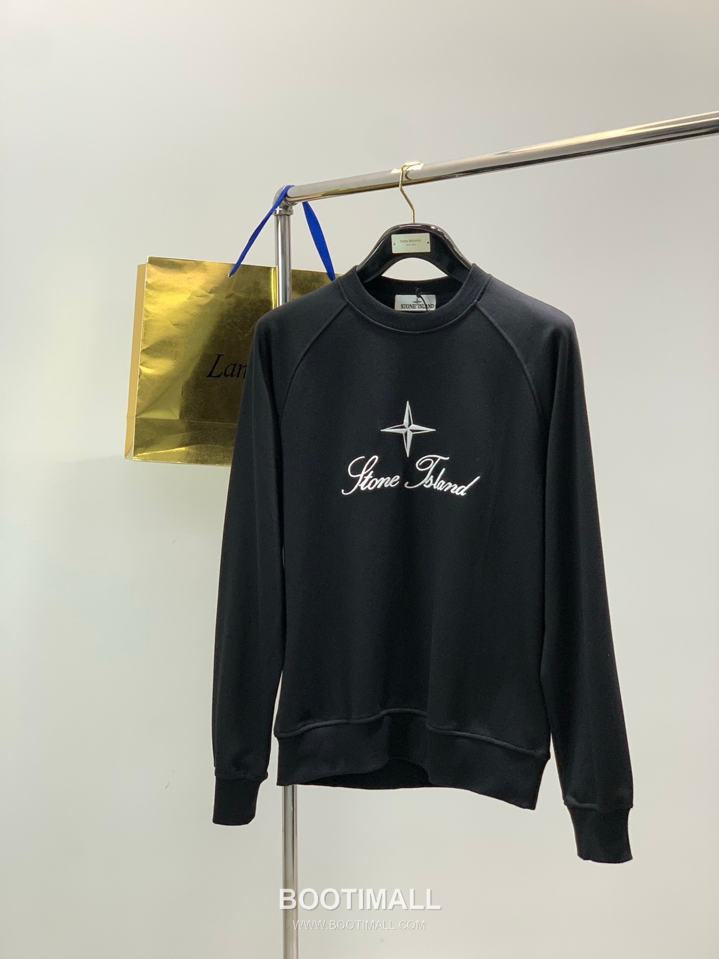 Stone Island SS26 Cotton Crewneck Sweatshirt and Cotton Jogger Pants Set with Logo 스톤아일랜드 SS26 코튼 크루넥 맨투맨 조거 팬츠 세트 로고 1