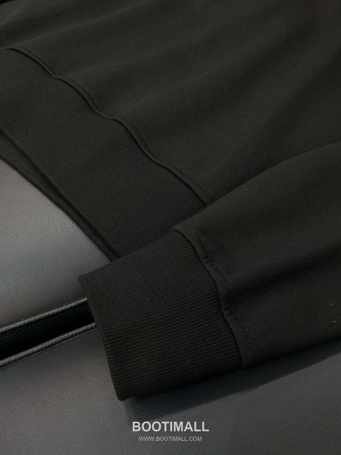 Stone Island SS26 Cotton Crewneck Sweatshirt and Cotton Jogger Pants Set with Logo 스톤아일랜드 SS26 코튼 크루넥 맨투맨 조거 팬츠 세트 로고 7