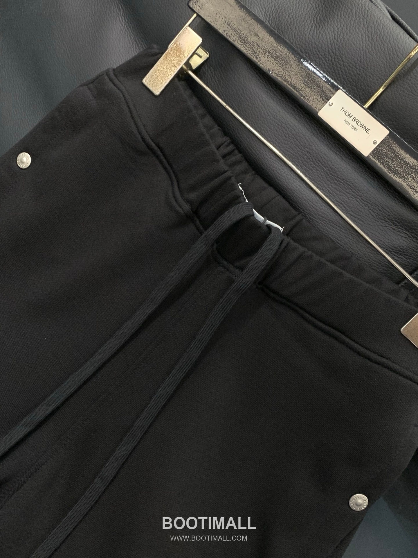 Stone Island SS26 Cotton Crewneck Sweatshirt and Cotton Jogger Pants Set with Logo 스톤아일랜드 SS26 코튼 크루넥 맨투맨 조거 팬츠 세트 로고 12