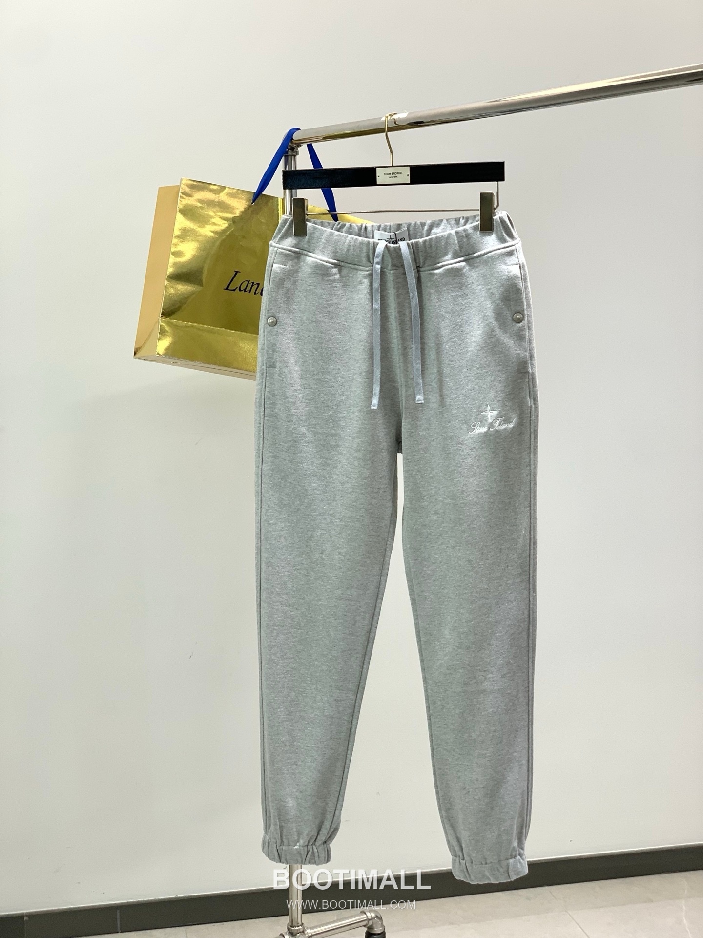 Stone Island SS26 Cotton Crewneck Sweatshirt and Cotton Jogger Pants Set with Logo 스톤아일랜드 SS26 코튼 크루넥 맨투맨 조거 팬츠 세트 로고 10