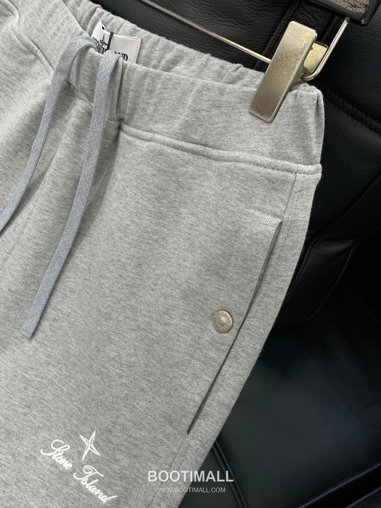 Stone Island SS26 Cotton Crewneck Sweatshirt and Cotton Jogger Pants Set with Logo 스톤아일랜드 SS26 코튼 크루넥 맨투맨 조거 팬츠 세트 로고 13