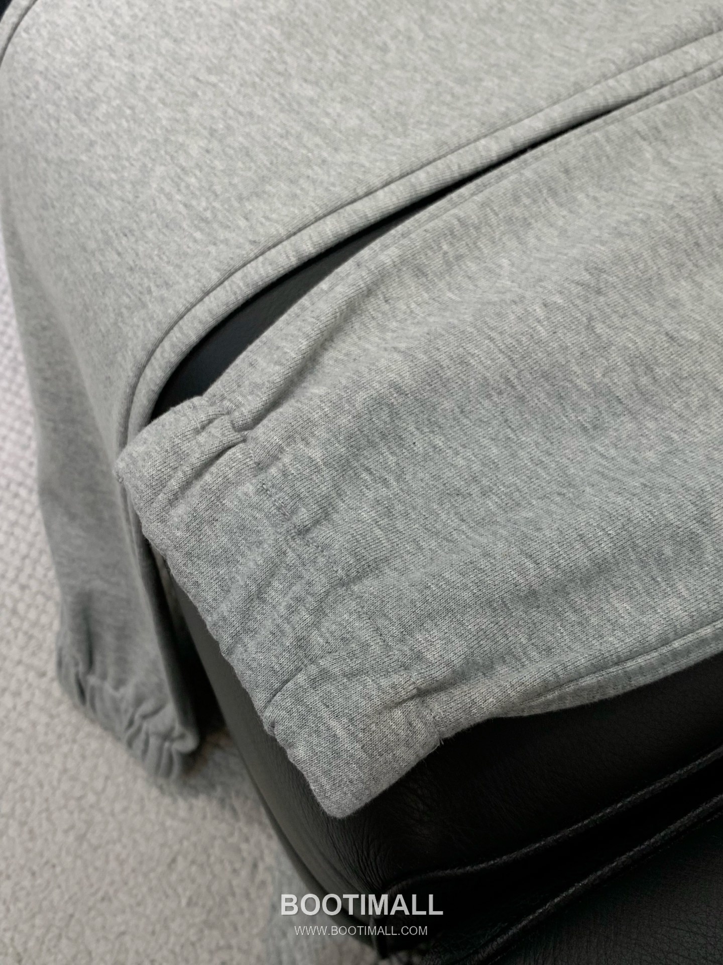 Stone Island SS26 Cotton Crewneck Sweatshirt and Cotton Jogger Pants Set with Logo 스톤아일랜드 SS26 코튼 크루넥 맨투맨 조거 팬츠 세트 로고 17