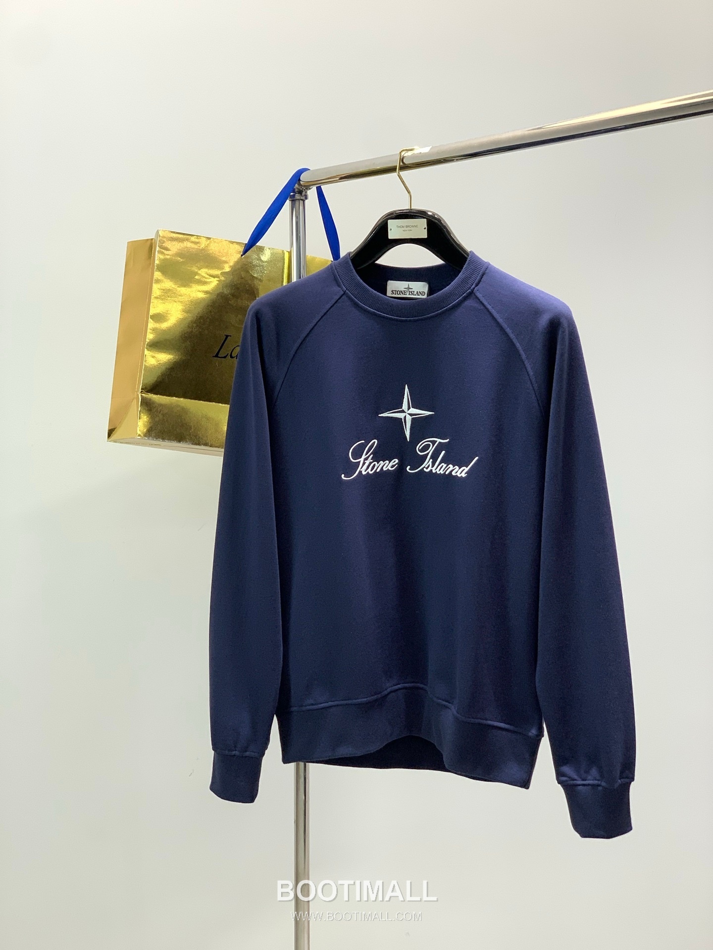 Stone Island SS26 Cotton Crewneck Sweatshirt and Cotton Jogger Pants Set with Logo 스톤아일랜드 SS26 코튼 크루넥 맨투맨 조거 팬츠 세트 로고 1