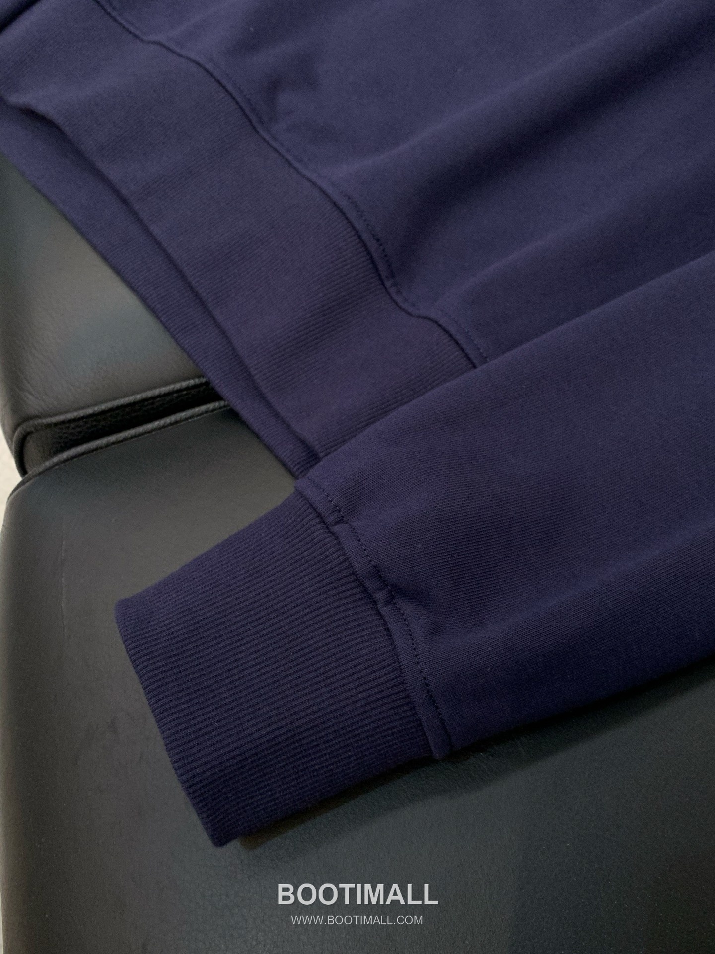 Stone Island SS26 Cotton Crewneck Sweatshirt and Cotton Jogger Pants Set with Logo 스톤아일랜드 SS26 코튼 크루넥 맨투맨 조거 팬츠 세트 로고 7