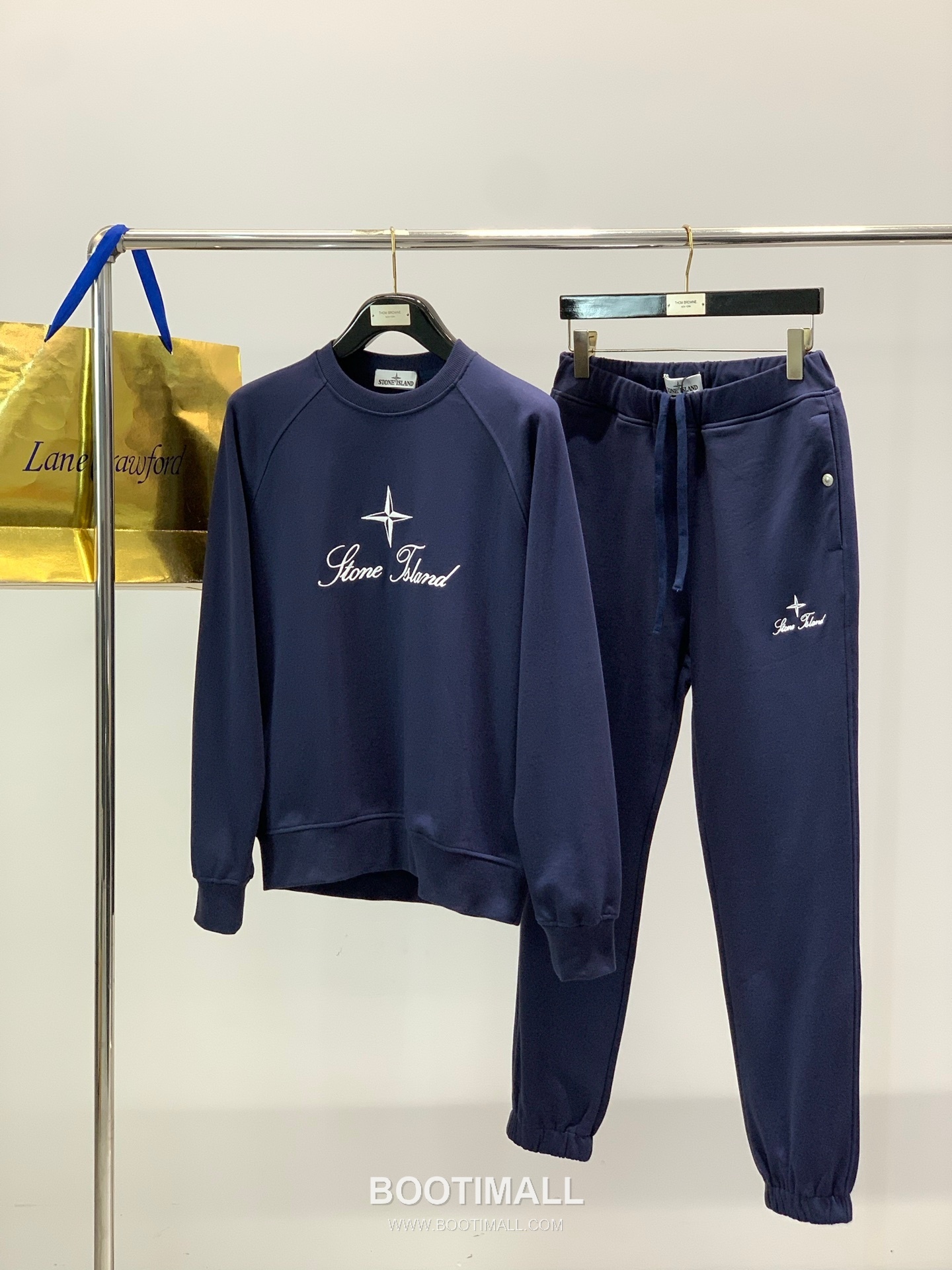 Stone Island SS26 Cotton Crewneck Sweatshirt and Cotton Jogger Pants Set with Logo 스톤아일랜드 SS26 코튼 크루넥 맨투맨 조거 팬츠 세트 로고 9