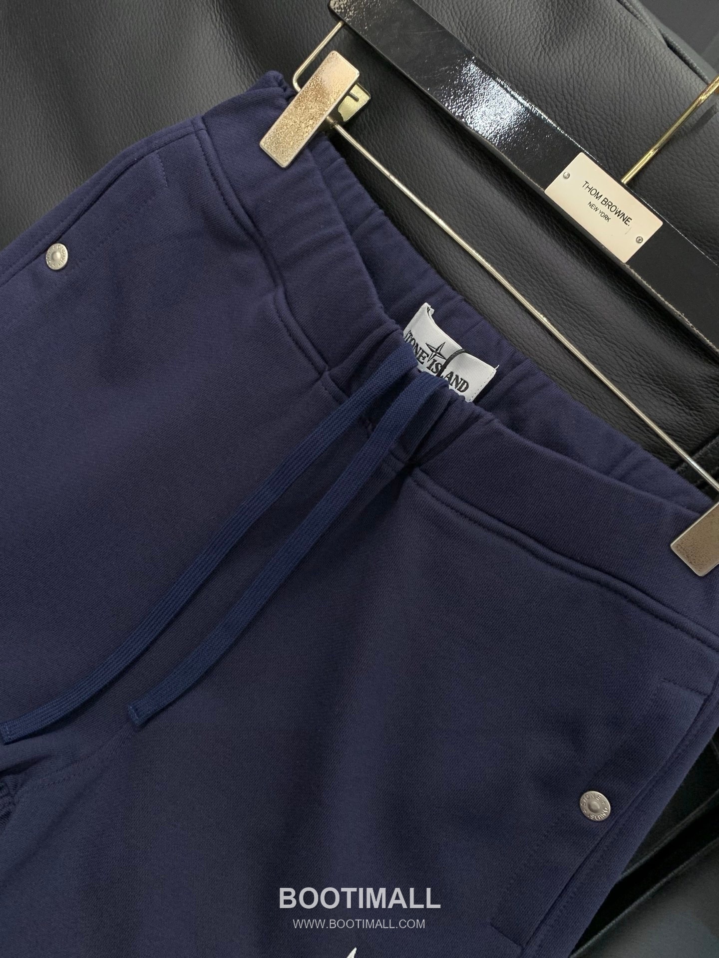 Stone Island SS26 Cotton Crewneck Sweatshirt and Cotton Jogger Pants Set with Logo 스톤아일랜드 SS26 코튼 크루넥 맨투맨 조거 팬츠 세트 로고 12