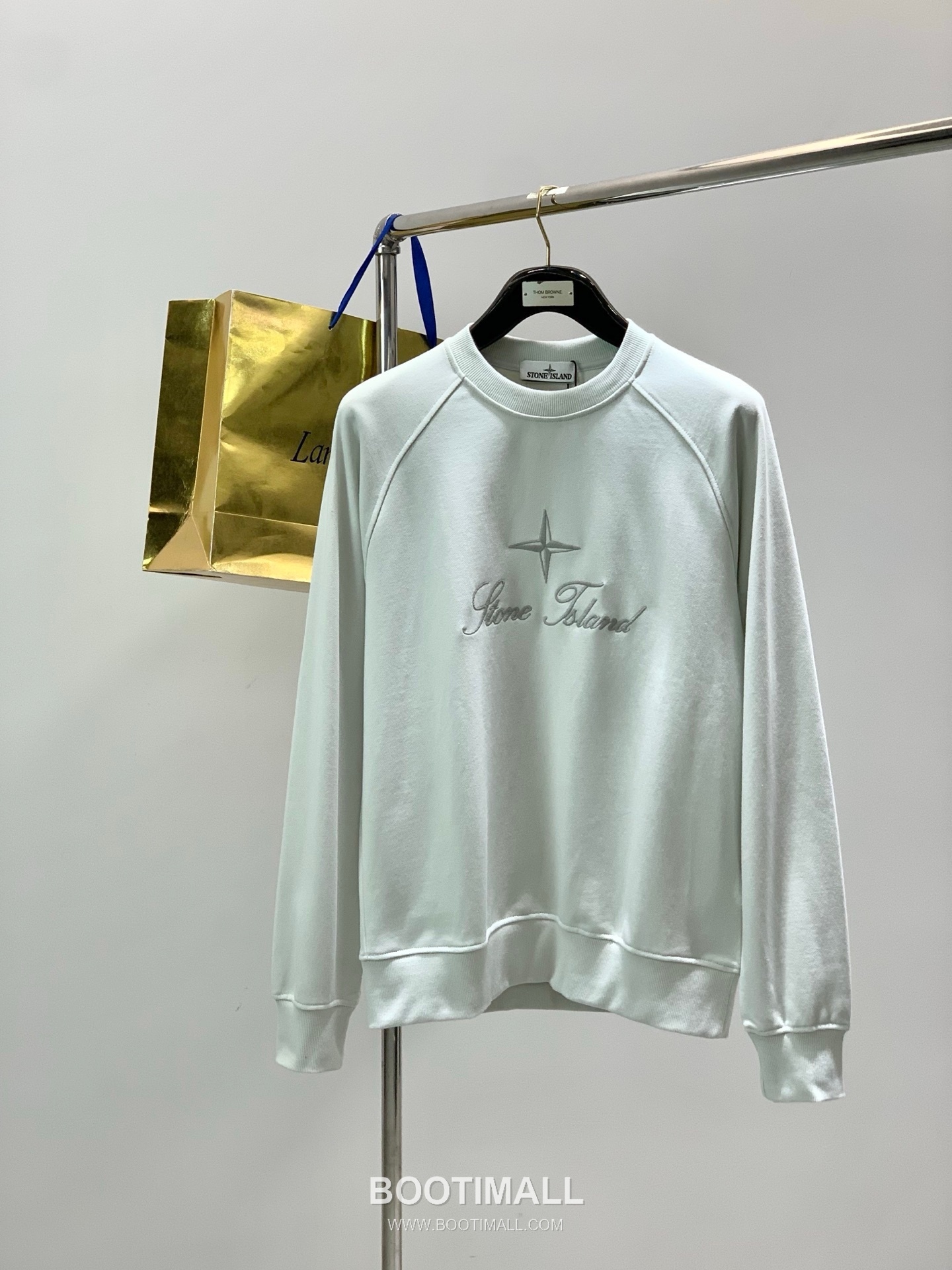 Stone Island SS26 Cotton Crewneck Sweatshirt and Cotton Jogger Pants Set with Logo 스톤아일랜드 SS26 코튼 크루넥 맨투맨 조거 팬츠 세트 로고 1