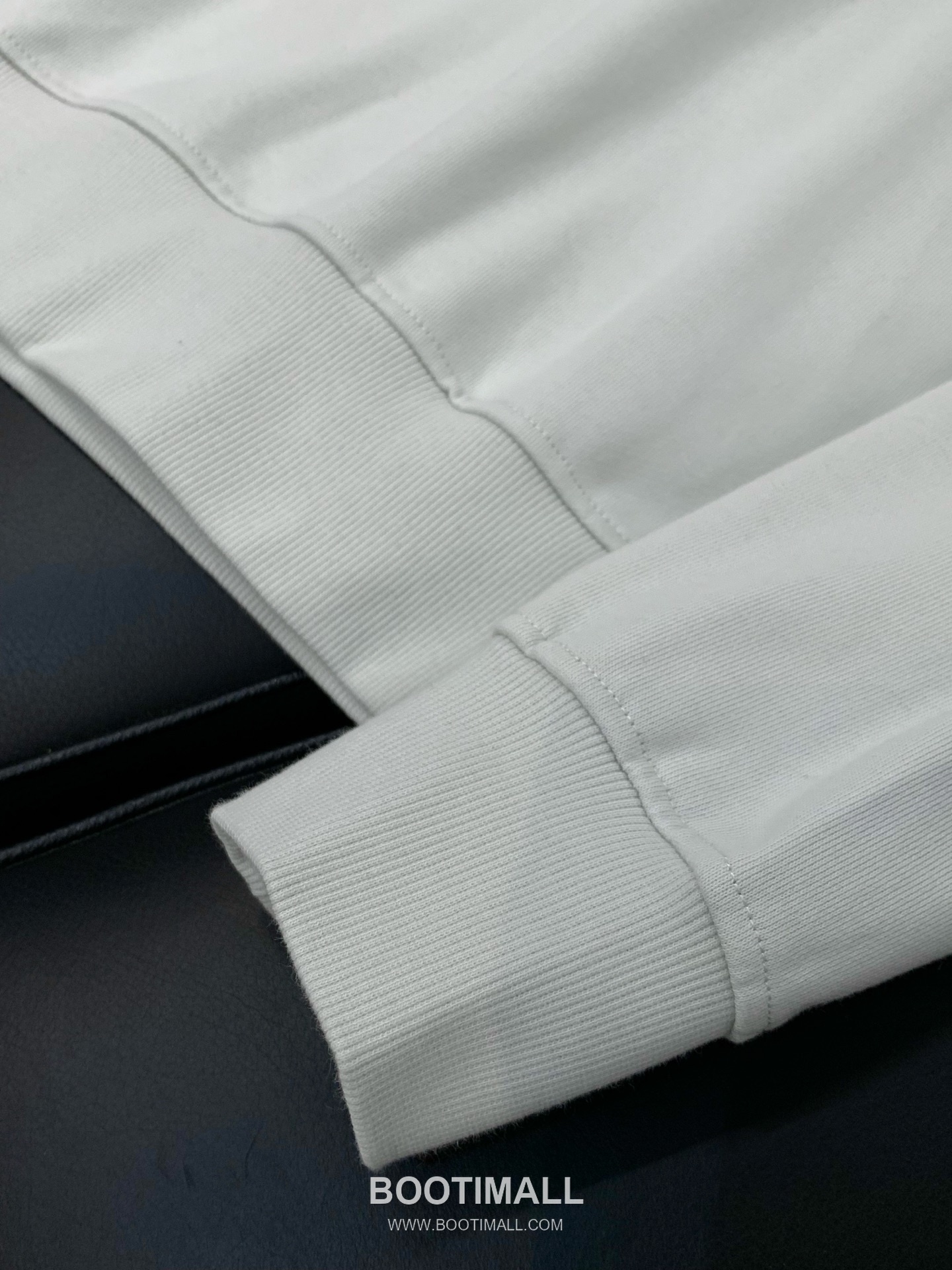 Stone Island SS26 Cotton Crewneck Sweatshirt and Cotton Jogger Pants Set with Logo 스톤아일랜드 SS26 코튼 크루넥 맨투맨 조거 팬츠 세트 로고 7