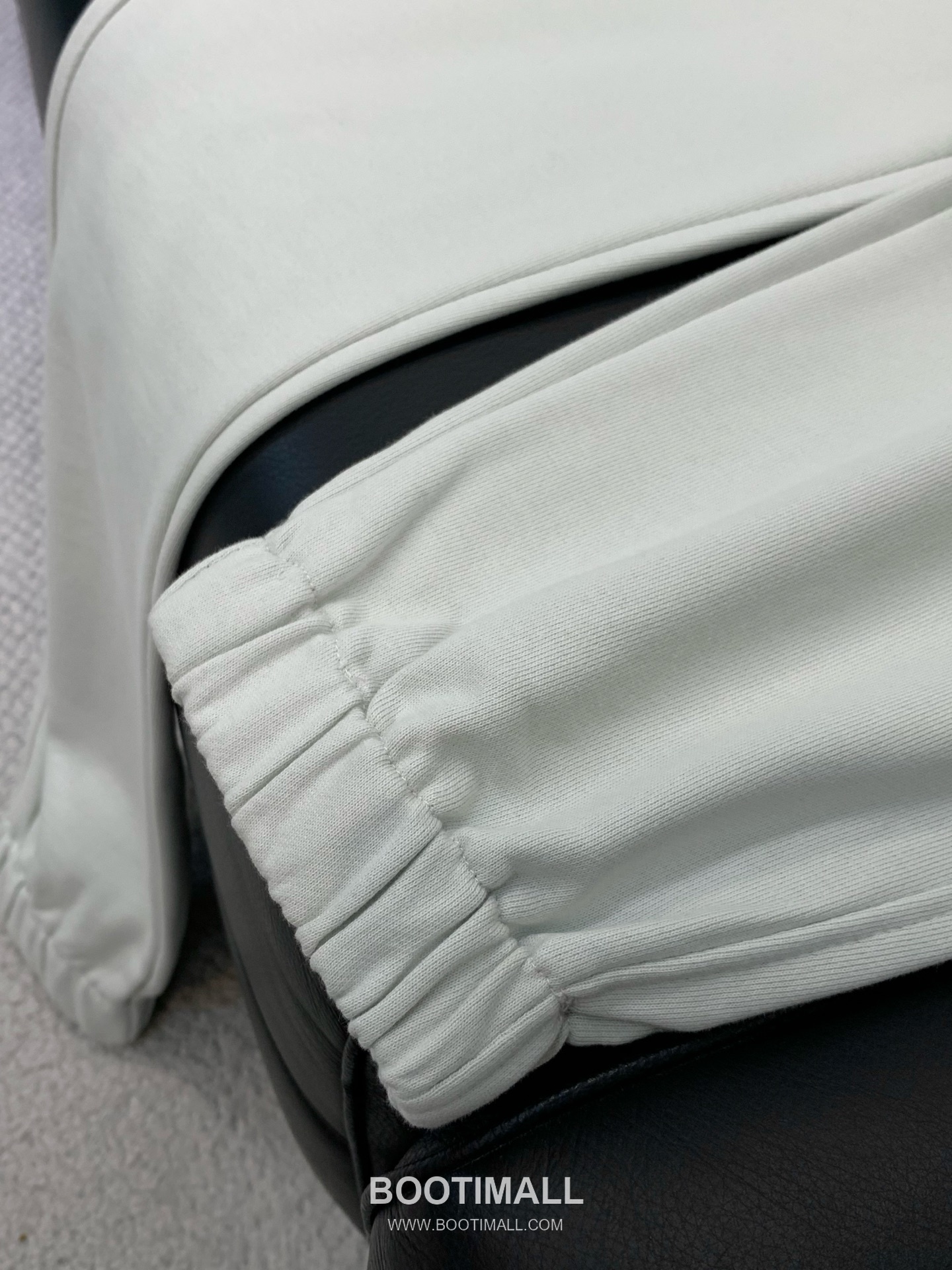 Stone Island SS26 Cotton Crewneck Sweatshirt and Cotton Jogger Pants Set with Logo 스톤아일랜드 SS26 코튼 크루넥 맨투맨 조거 팬츠 세트 로고 17