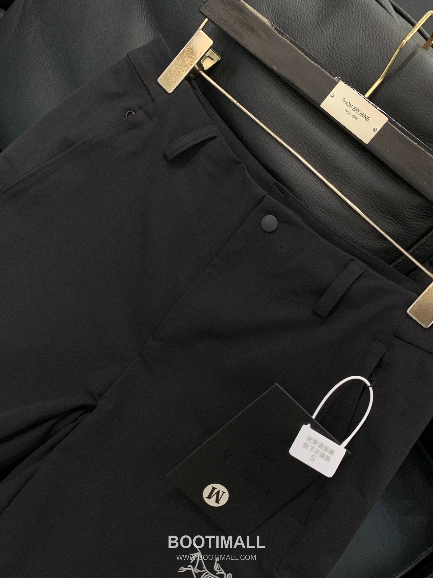 Arc'teryx Outdoor Nylon Water-Repellent Straight Pants with Embroidered Logo 아크테릭스 아웃도어 나일론 발수 스트레이트 팬츠 자수 로고 3