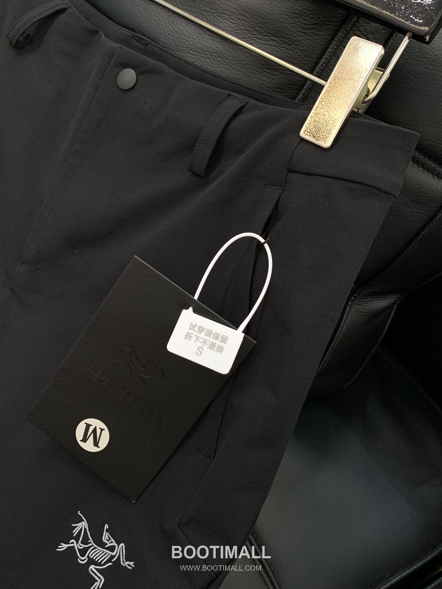 Arc'teryx Outdoor Nylon Water-Repellent Straight Pants with Embroidered Logo 아크테릭스 아웃도어 나일론 발수 스트레이트 팬츠 자수 로고 4