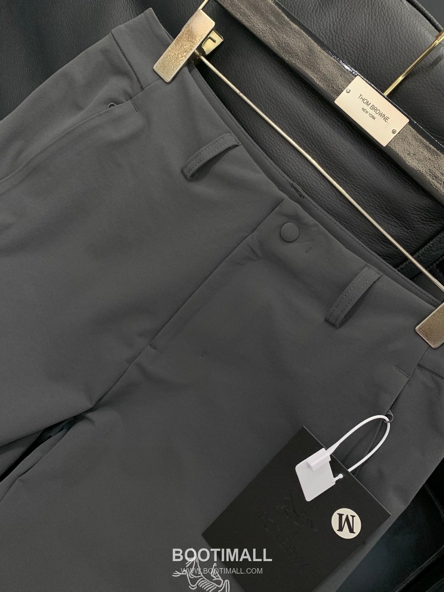 Arc'teryx Outdoor Nylon Water-Repellent Straight Pants with Embroidered Logo 아크테릭스 아웃도어 나일론 발수 스트레이트 팬츠 자수 로고 3