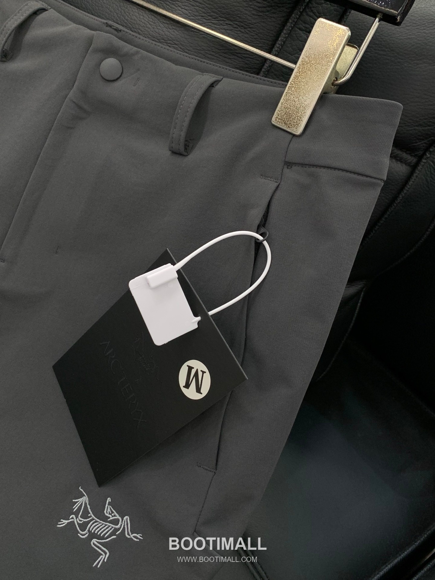 Arc'teryx Outdoor Nylon Water-Repellent Straight Pants with Embroidered Logo 아크테릭스 아웃도어 나일론 발수 스트레이트 팬츠 자수 로고 4