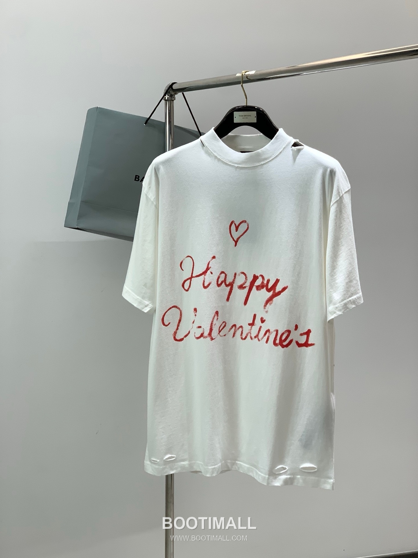 Balenciaga SS26 Cotton Crewneck T-Shirt with Logo Print 발렌시아가 SS26 코튼 크루넥 티셔츠 로고 프린트 1