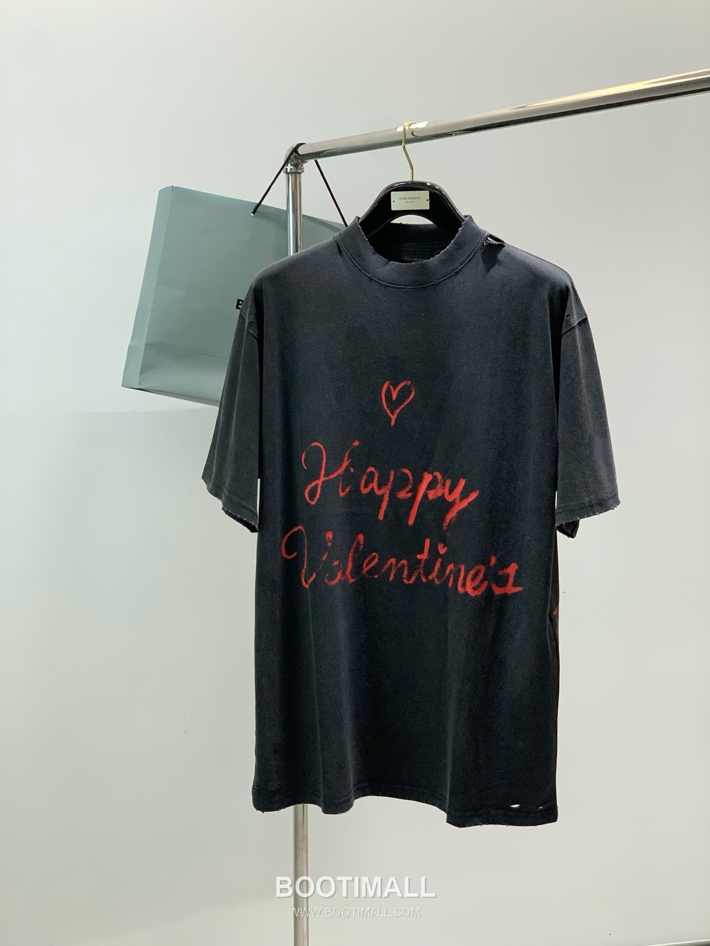 Balenciaga SS26 Cotton Crewneck T-Shirt with Logo Print 발렌시아가 SS26 코튼 크루넥 티셔츠 로고 프린트 1