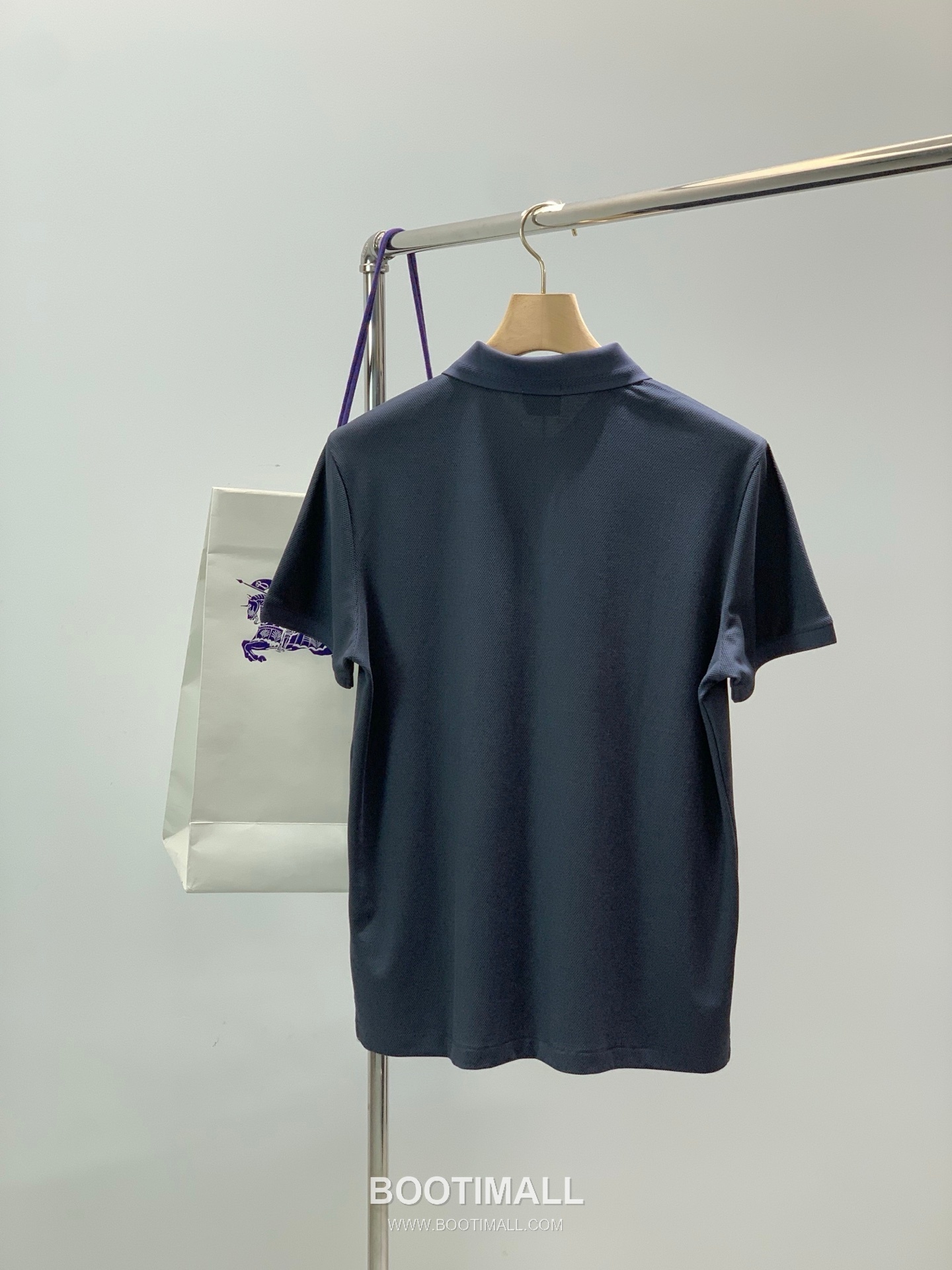 Burberry SS26 Cotton Collared Short Sleeve T-Shirt with Embroidered Logo 버버리 SS26 코튼 카라 반팔 티셔츠 자수 로고 2