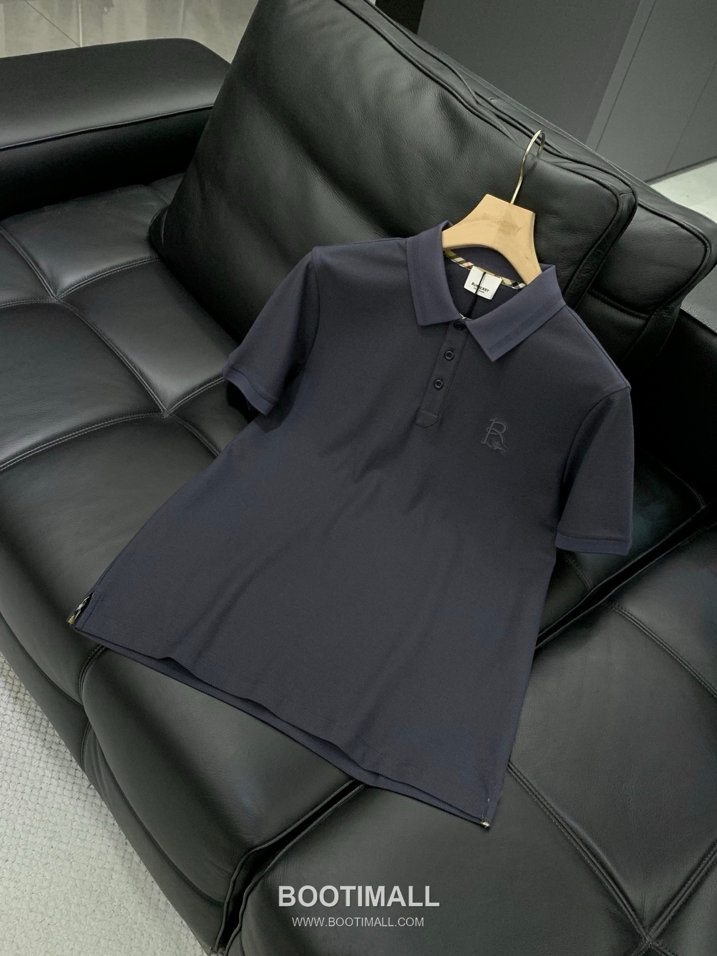 Burberry SS26 Cotton Collared Short Sleeve T-Shirt with Embroidered Logo 버버리 SS26 코튼 카라 반팔 티셔츠 자수 로고 3