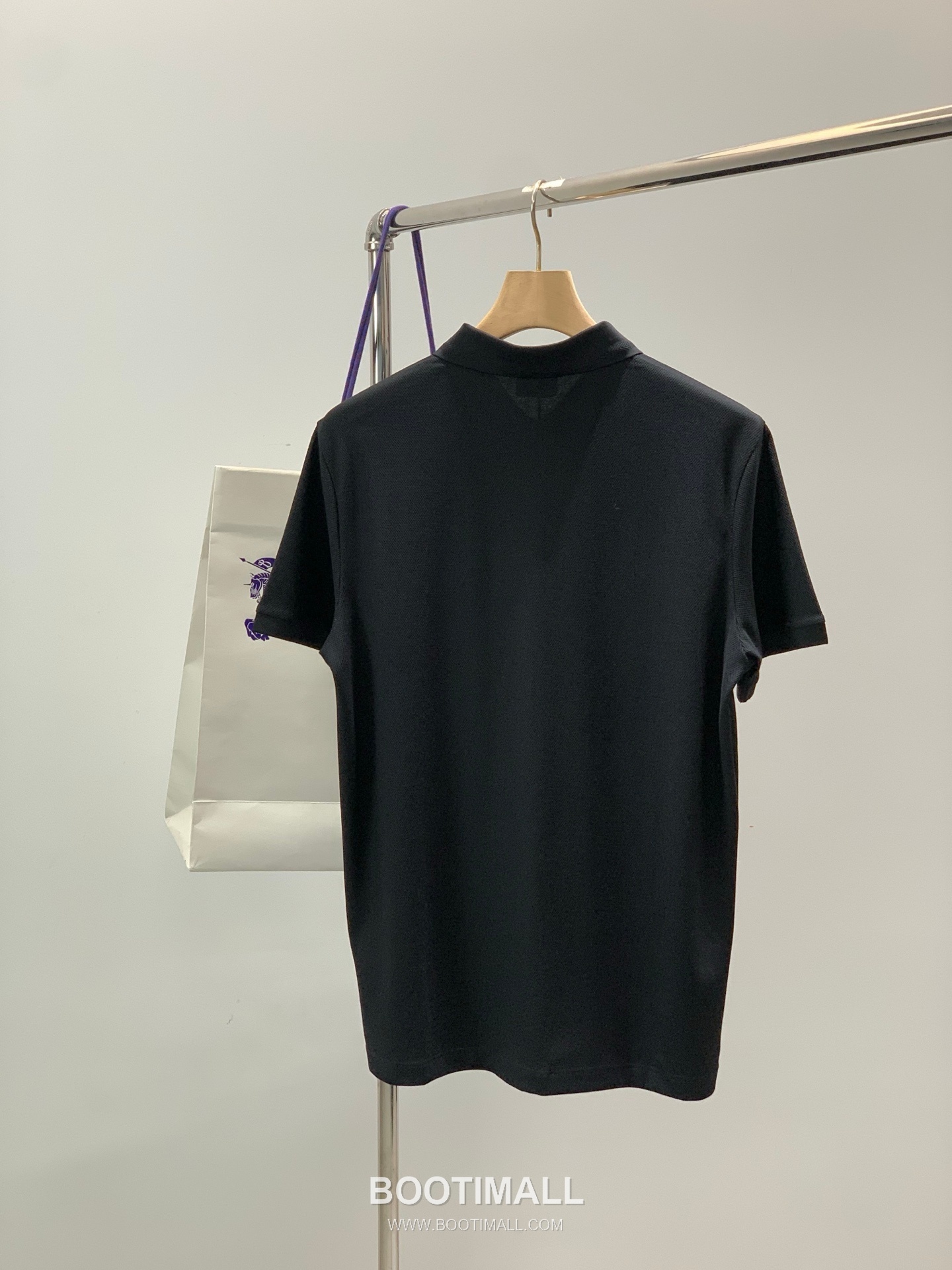 Burberry SS26 Cotton Collared Short Sleeve T-Shirt with Embroidered Logo 버버리 SS26 코튼 카라 반팔 티셔츠 자수 로고 2
