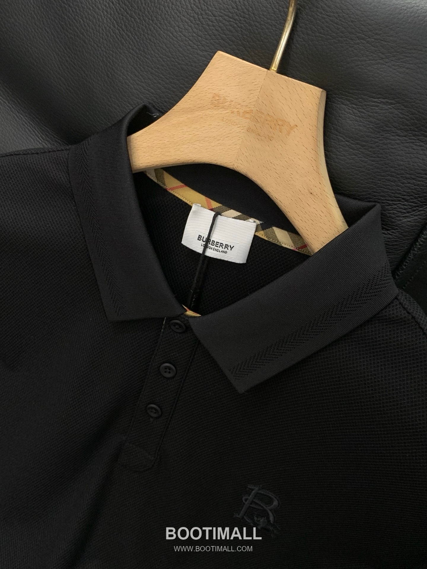 Burberry SS26 Cotton Collared Short Sleeve T-Shirt with Embroidered Logo 버버리 SS26 코튼 카라 반팔 티셔츠 자수 로고 4