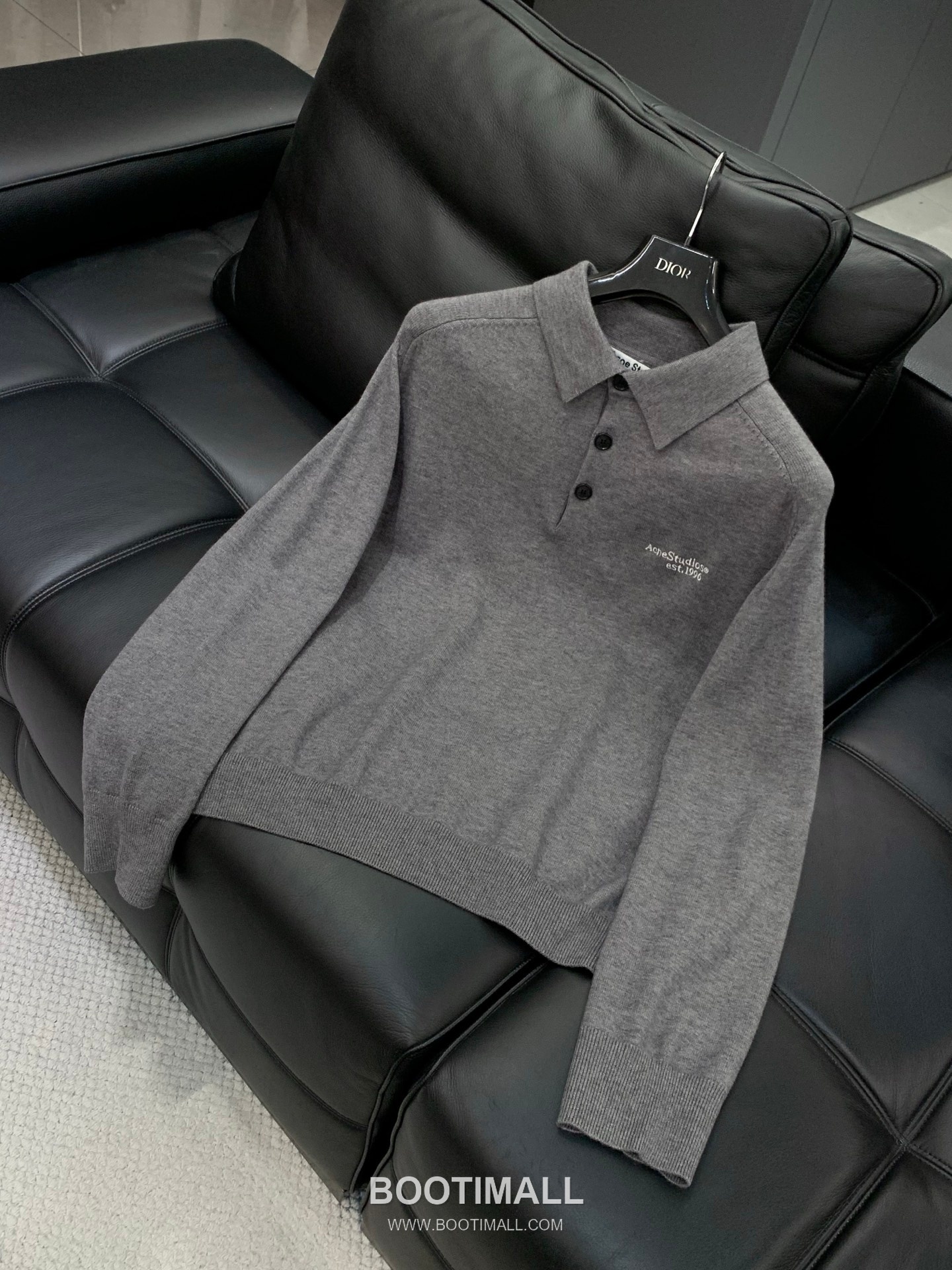 Acne Studios SS26 Wool Knit Collared Sweater with Embroidered Logo 아크네스튜디오 SS26 울 니트 카라 스웨터 자수 로고 3