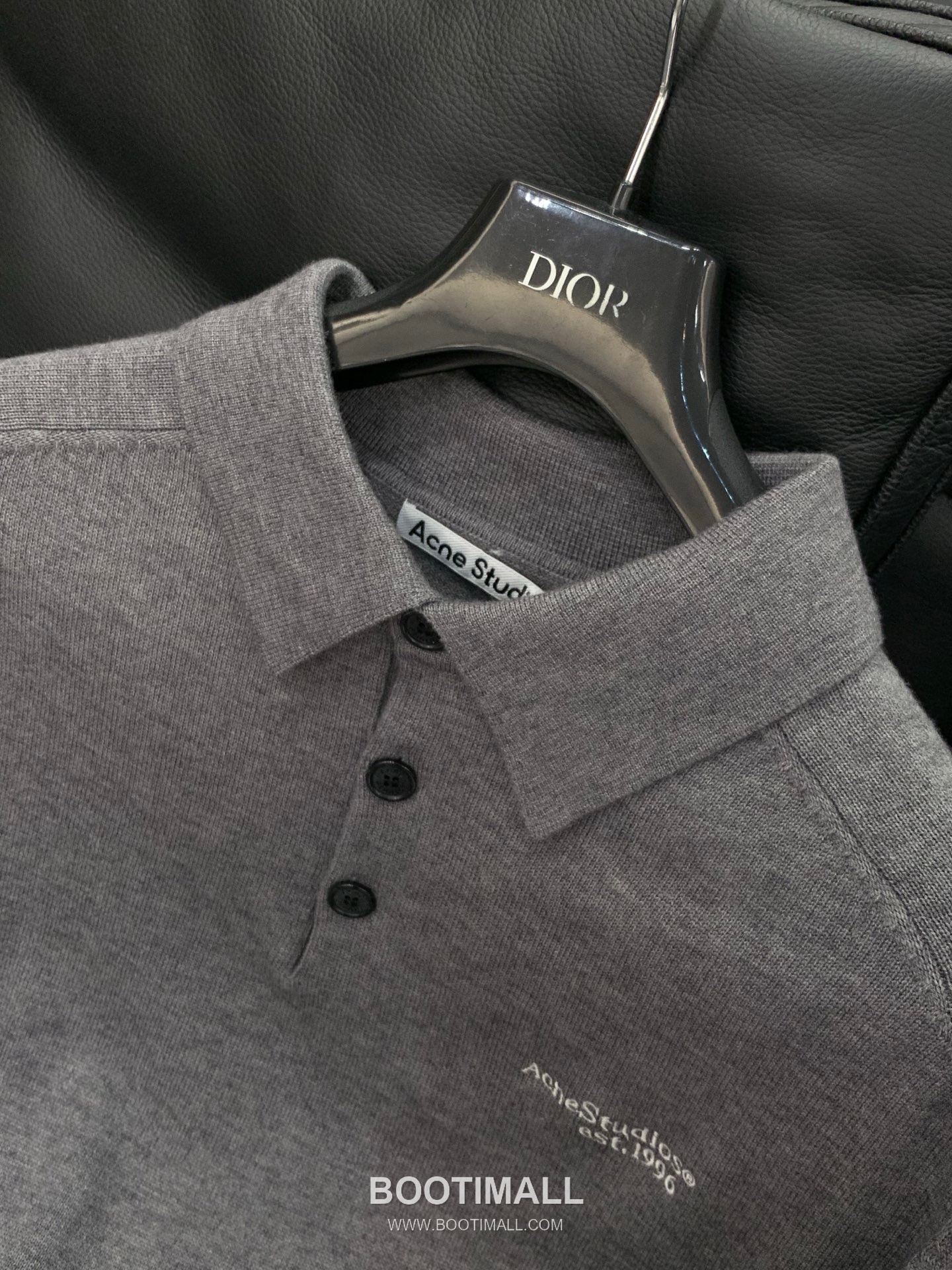 Acne Studios SS26 Wool Knit Collared Sweater with Embroidered Logo 아크네스튜디오 SS26 울 니트 카라 스웨터 자수 로고 4