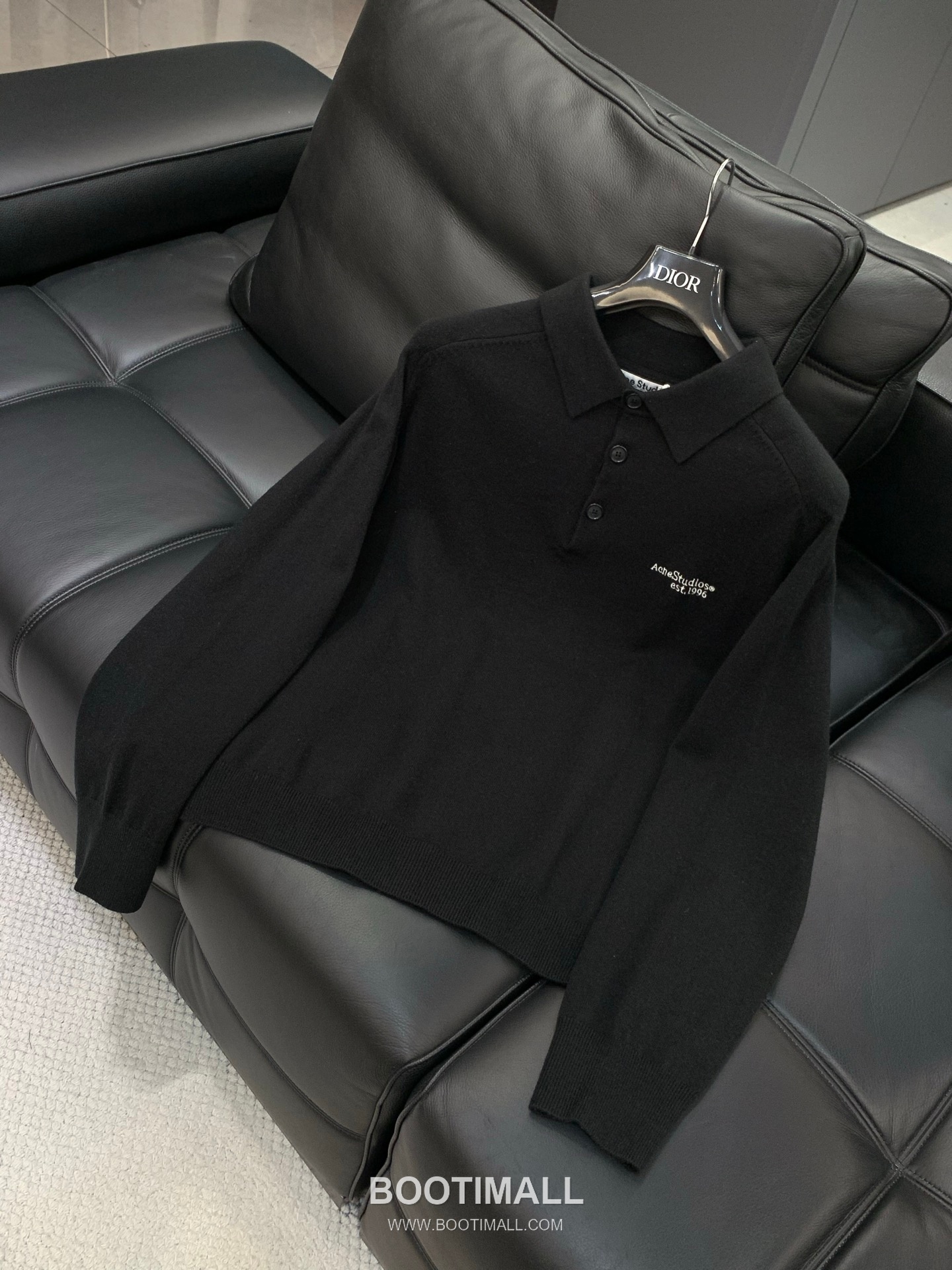 Acne Studios SS26 Wool Knit Collared Sweater with Embroidered Logo 아크네스튜디오 SS26 울 니트 카라 스웨터 자수 로고 3