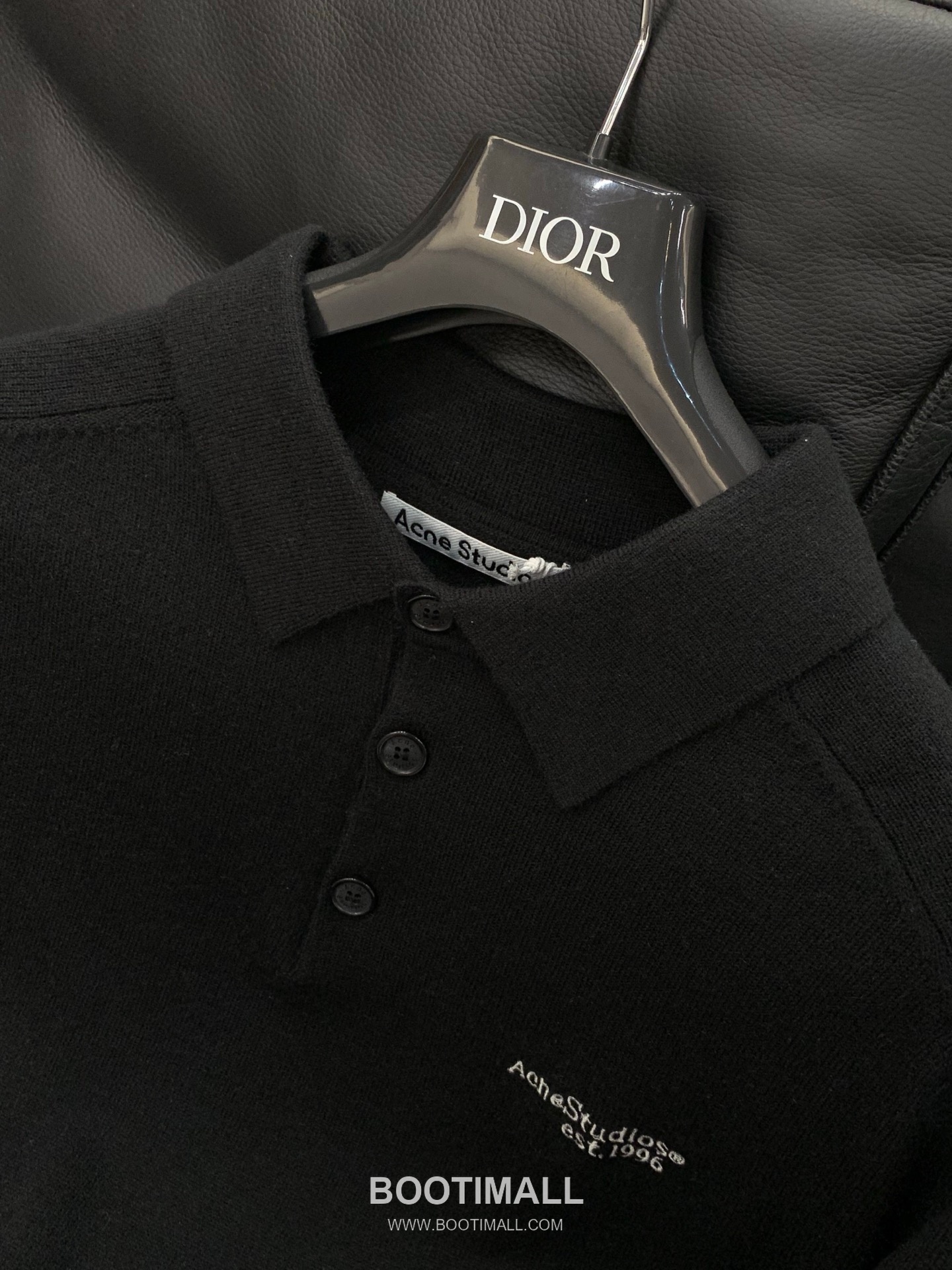 Acne Studios SS26 Wool Knit Collared Sweater with Embroidered Logo 아크네스튜디오 SS26 울 니트 카라 스웨터 자수 로고 4