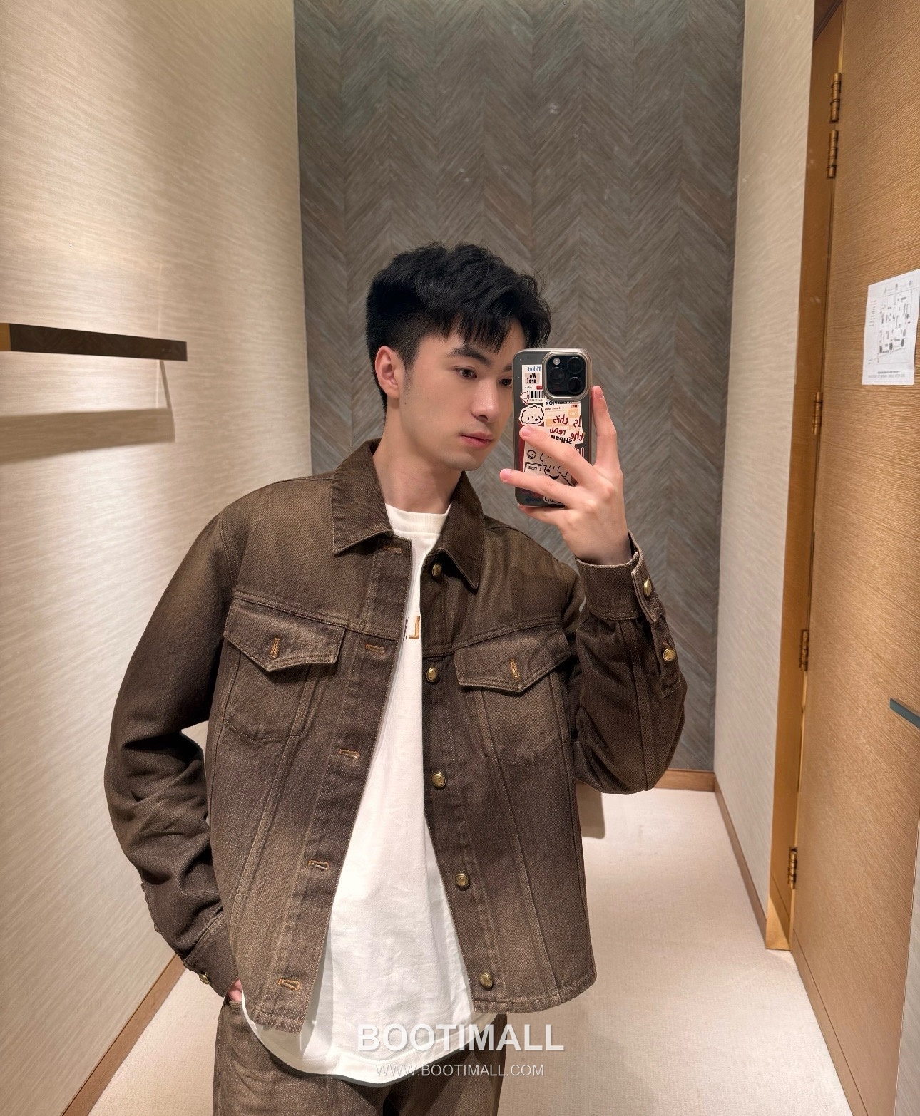 Louis Vuitton SS25 Denim Jacket and Pants Set with Embroidered Logo 루이비통 SS25 데님 재킷 팬츠 세트 자수 로고 3