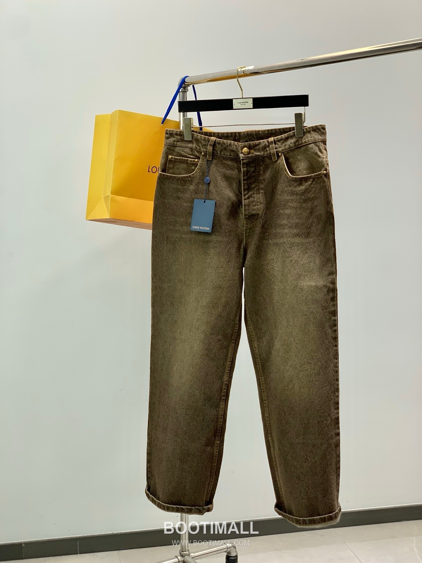 Louis Vuitton SS25 Denim Jacket and Pants Set with Embroidered Logo 루이비통 SS25 데님 재킷 팬츠 세트 자수 로고 4