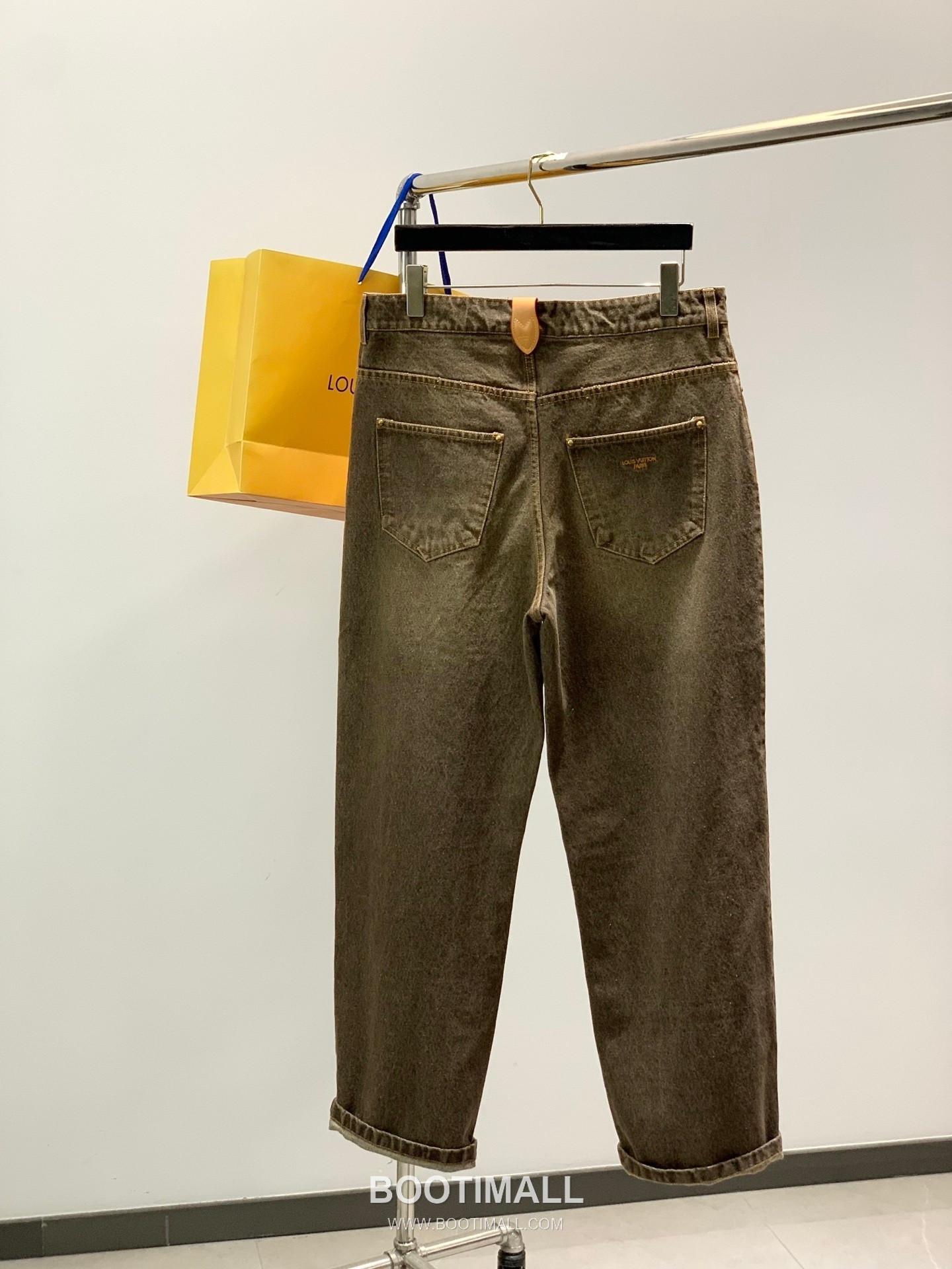 Louis Vuitton SS25 Denim Jacket and Pants Set with Embroidered Logo 루이비통 SS25 데님 재킷 팬츠 세트 자수 로고 5