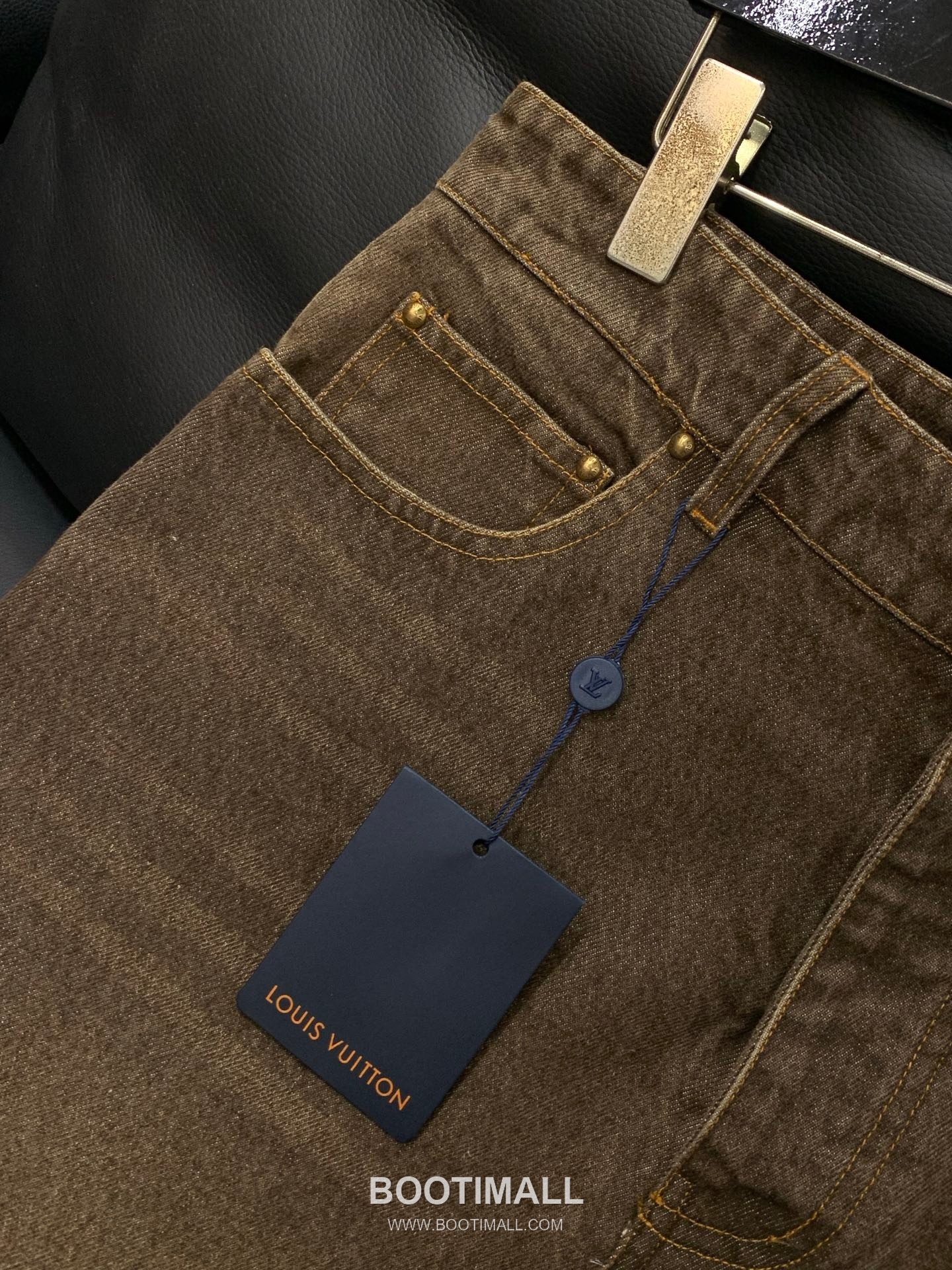 Louis Vuitton SS25 Denim Jacket and Pants Set with Embroidered Logo 루이비통 SS25 데님 재킷 팬츠 세트 자수 로고 7