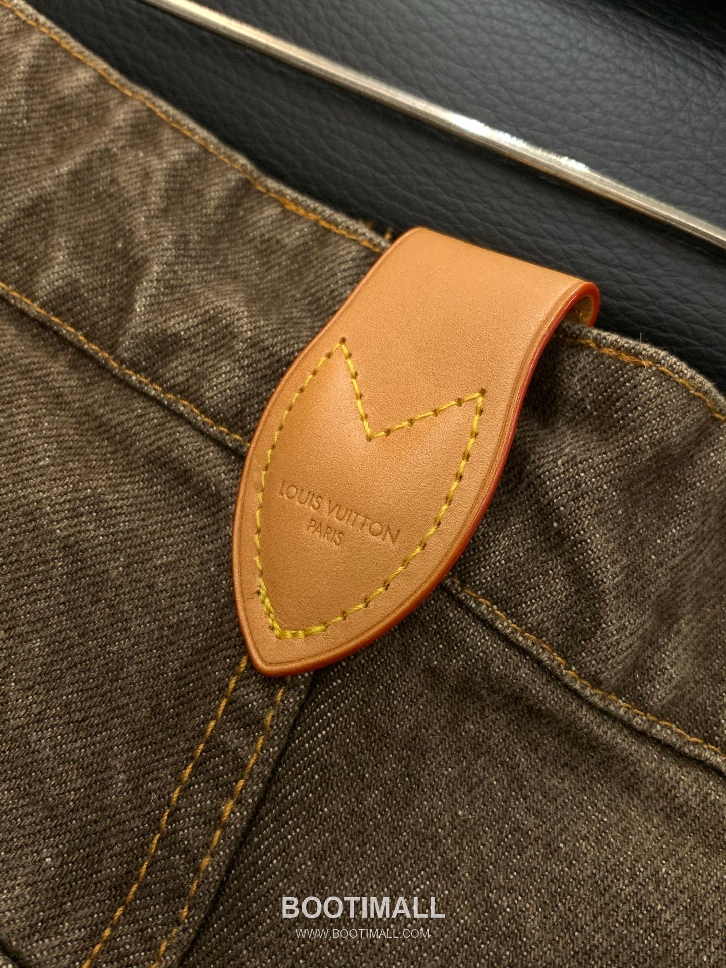 Louis Vuitton SS25 Denim Jacket and Pants Set with Embroidered Logo 루이비통 SS25 데님 재킷 팬츠 세트 자수 로고 11