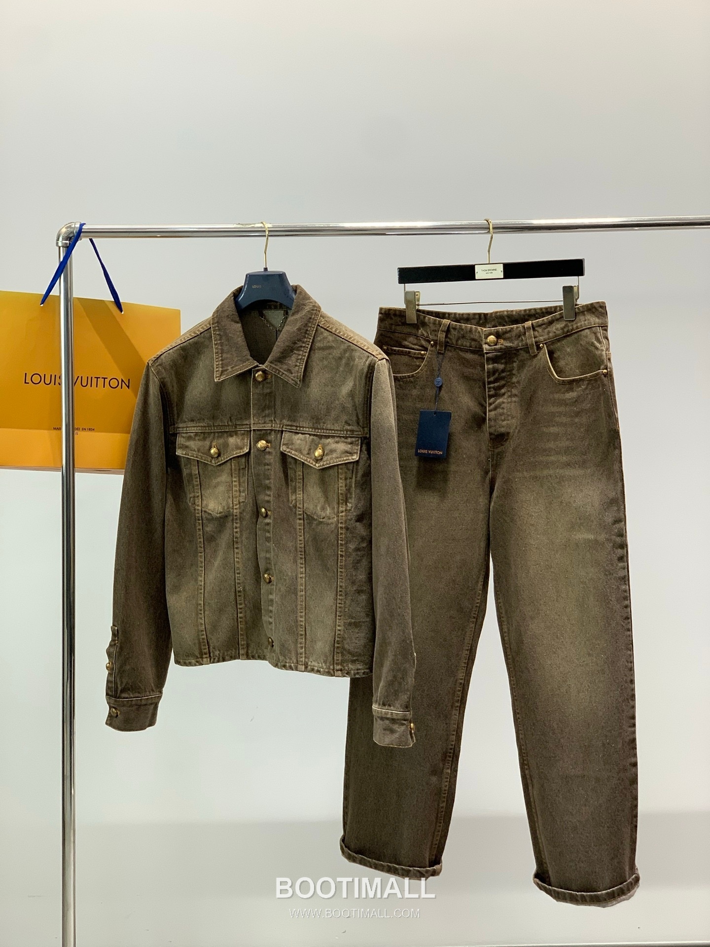 Louis Vuitton SS25 Denim Jacket and Pants Set with Embroidered Logo 루이비통 SS25 데님 재킷 팬츠 세트 자수 로고 12