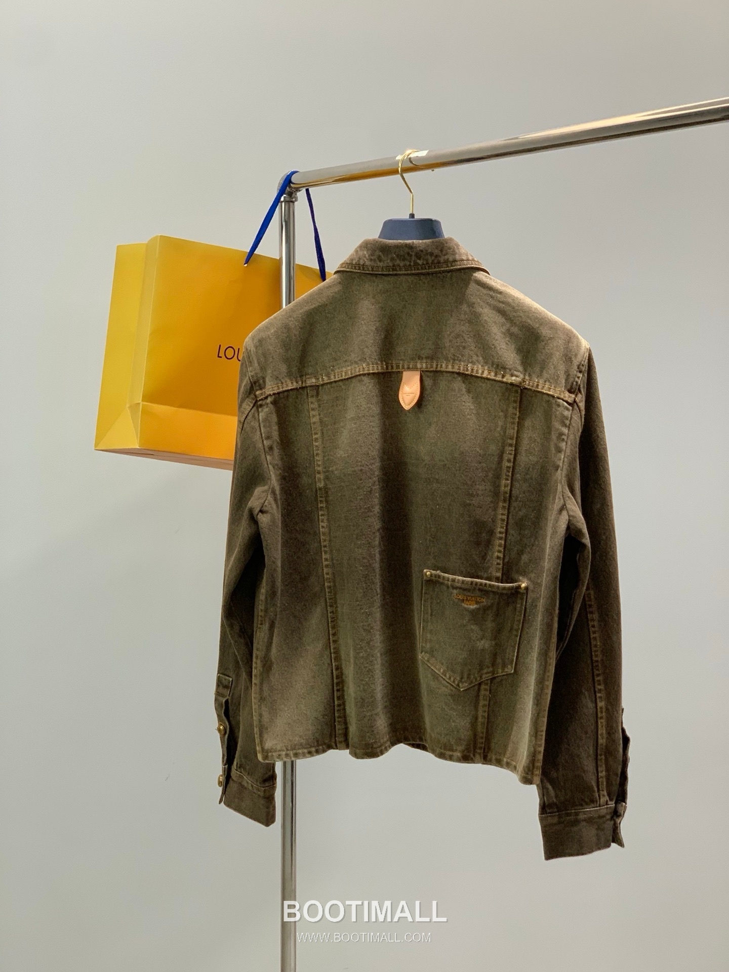 Louis Vuitton SS25 Denim Jacket and Pants Set with Embroidered Logo 루이비통 SS25 데님 재킷 팬츠 세트 자수 로고 14