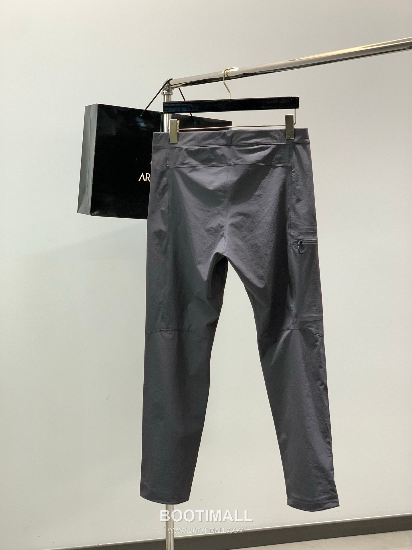 Arc'teryx Gamma Nylon Softshell Pants with Zip Pocket Design 아크테릭스 감마 나일론 소프트쉘 팬츠 지퍼 포켓 디자인 2