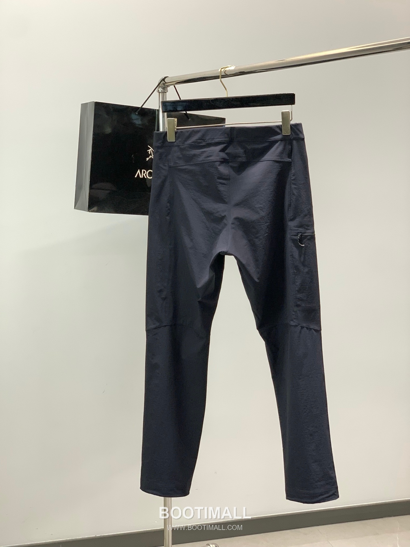 Arc'teryx Gamma Nylon Softshell Pants with Zip Pocket Design 아크테릭스 감마 나일론 소프트쉘 팬츠 지퍼 포켓 디자인 2