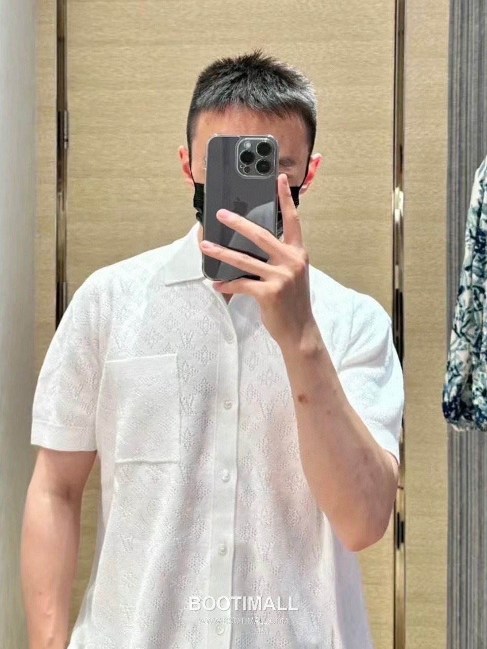 Louis Vuitton SS26 Cotton Knit Collared Cardigan Short Sleeve with Logo Pattern 루이비통 SS26 코튼 니트 카라 가디건 반팔 로고 패턴 3