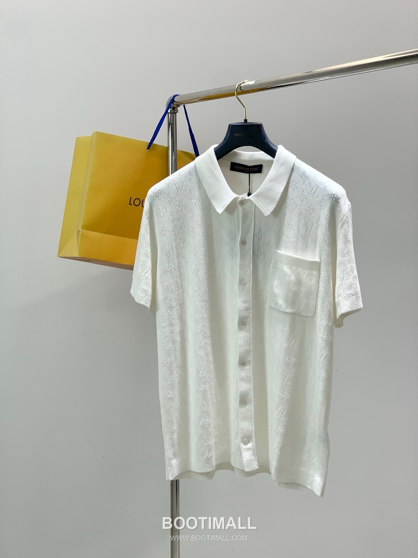 Louis Vuitton SS26 Cotton Knit Collared Cardigan Short Sleeve with Logo Pattern 루이비통 SS26 코튼 니트 카라 가디건 반팔 로고 패턴 4