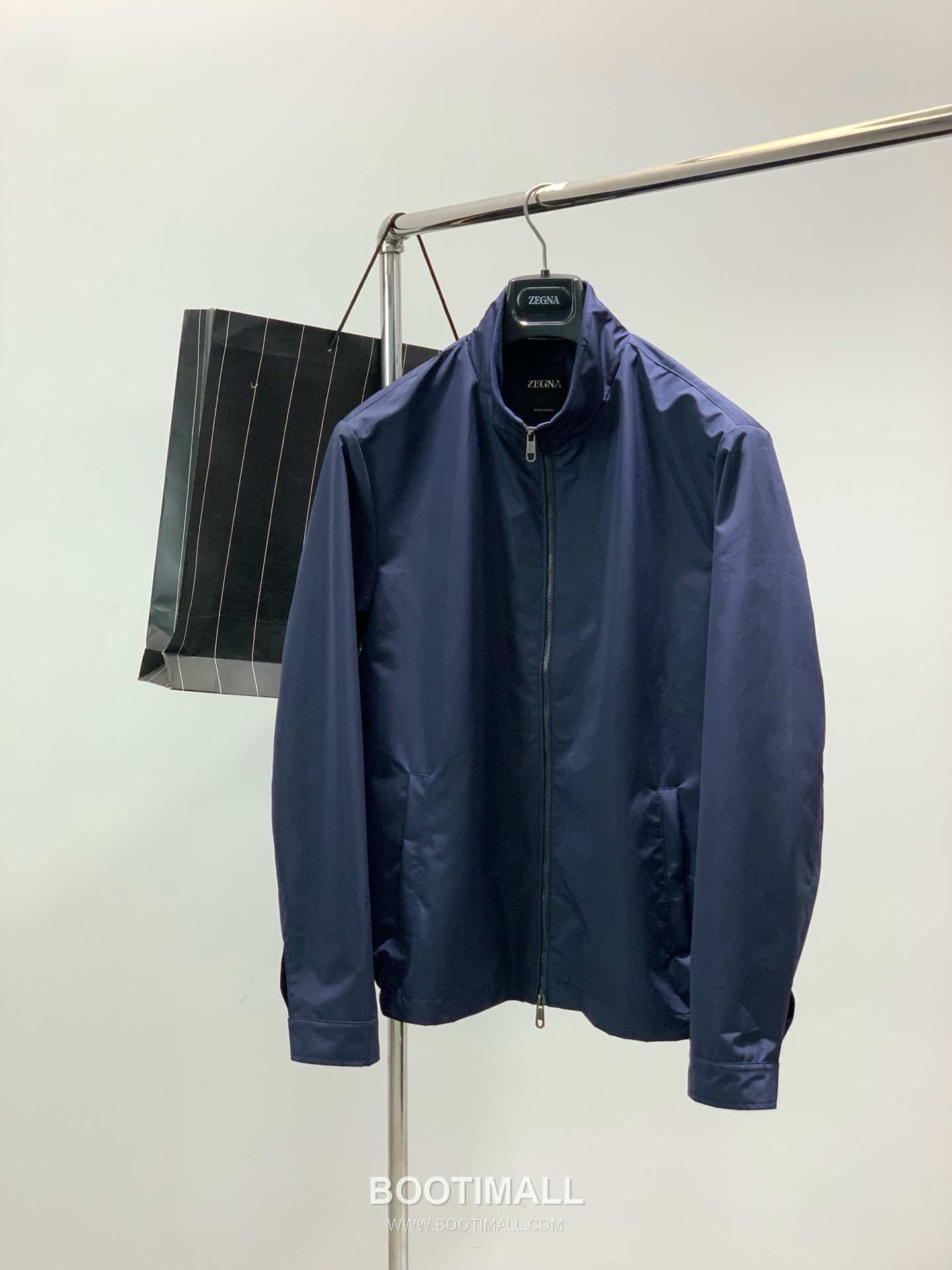 Zegna SS26 Cotton Blend Stand Collar Zip Jacket with Logo Print 제냐 SS26 코튼 혼방 스탠드 카라 집 재킷 로고 프린트 1