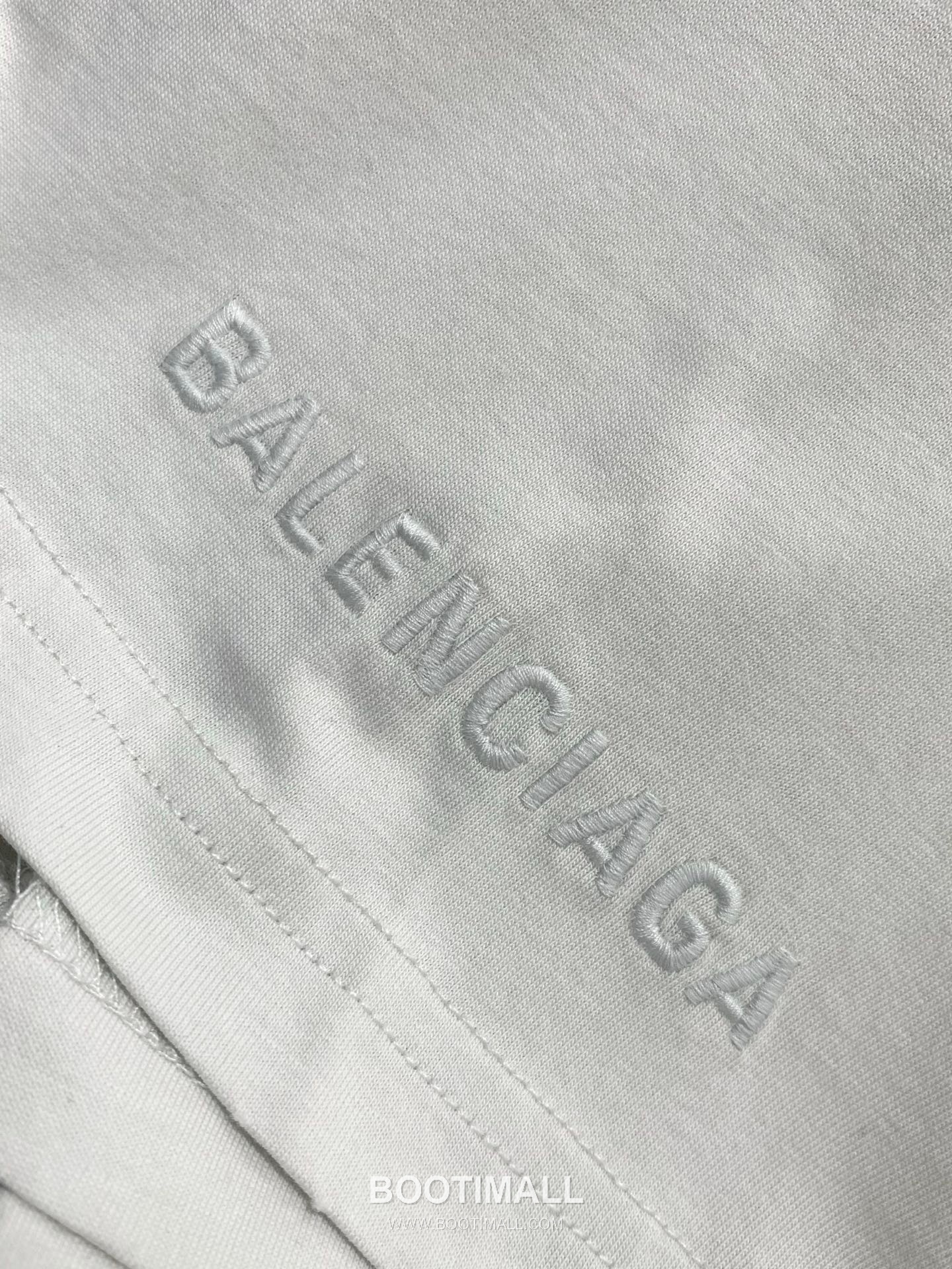Balenciaga SS26 Cotton Crewneck T-Shirt with Logo Print 발렌시아가 SS26 코튼 크루넥 티셔츠 로고 프린트 7