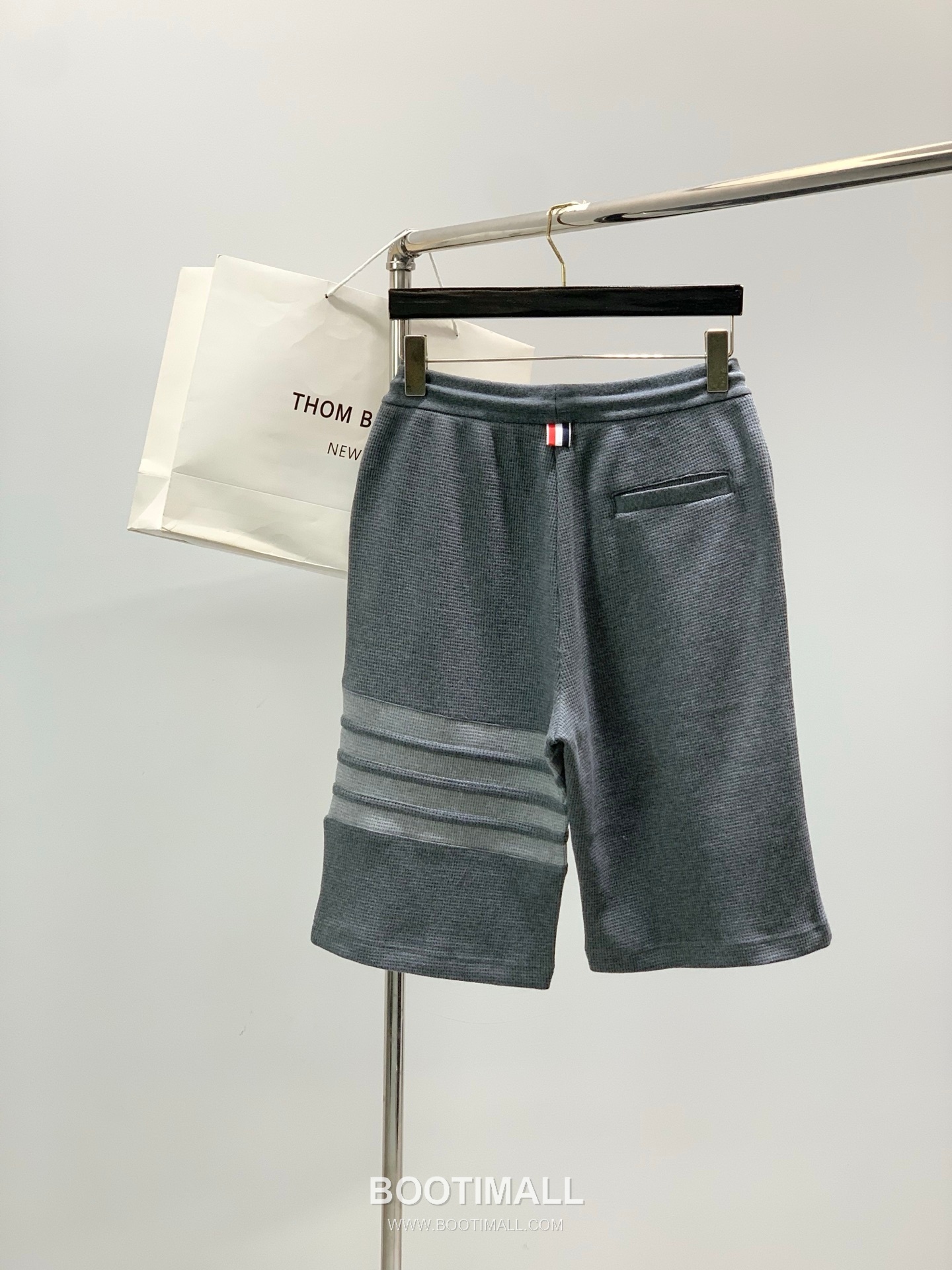 Thom Browne SS26 Cotton Shorts with Logo Print 톰브라운 SS26 코튼 쇼츠 로고 프린트 5