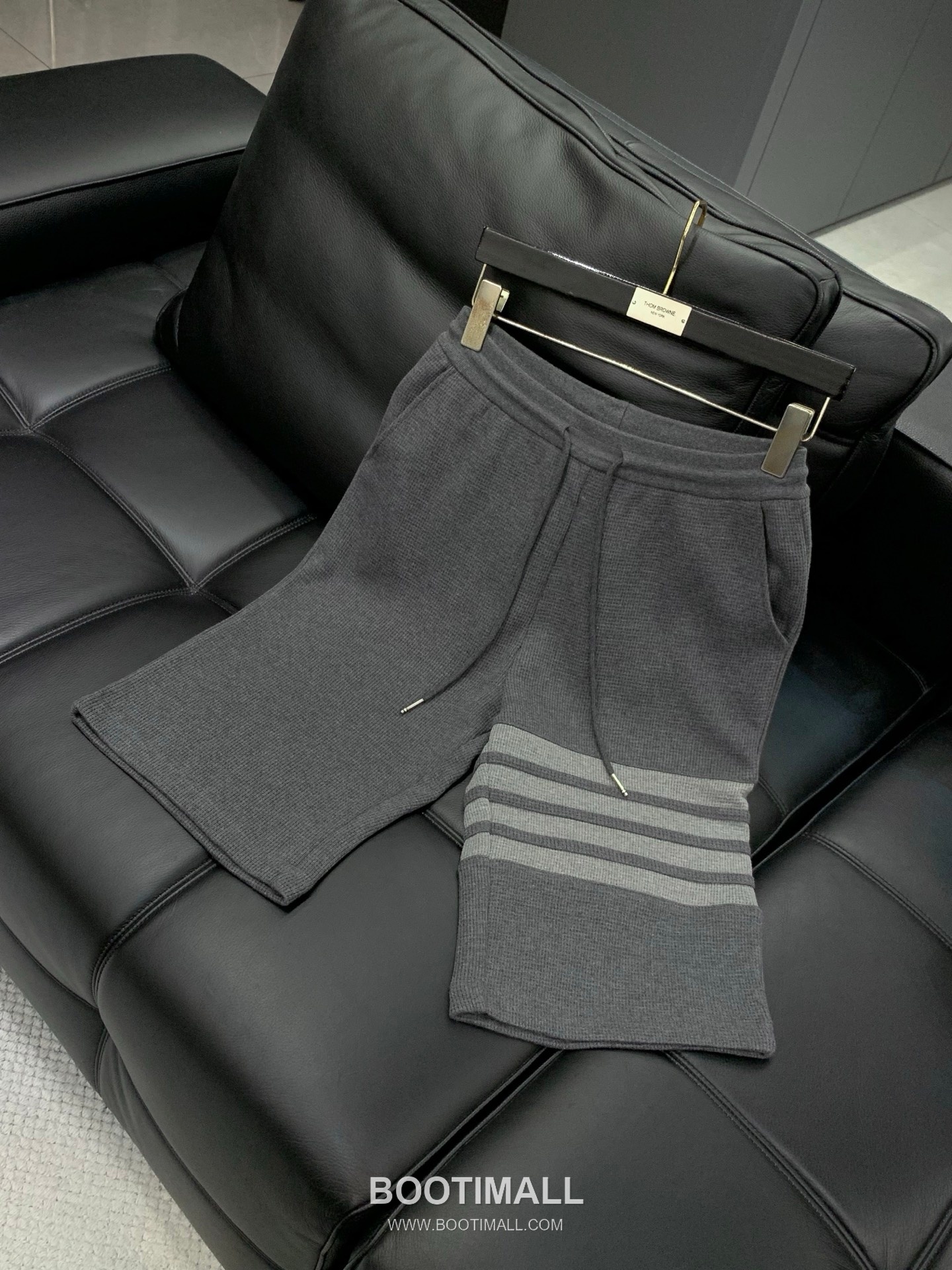 Thom Browne SS26 Cotton Shorts with Logo Print 톰브라운 SS26 코튼 쇼츠 로고 프린트 6