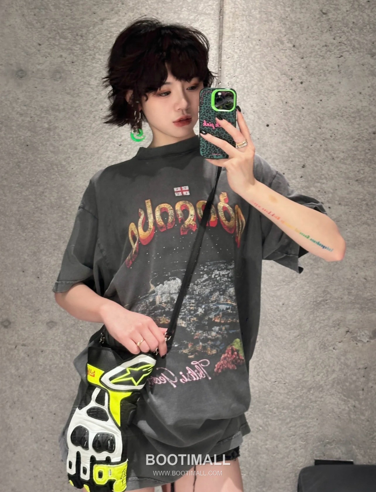 Balenciaga SS26 Cotton Crewneck T-Shirt with Logo Print 발렌시아가 SS26 코튼 크루넥 티셔츠 로고 프린트 1