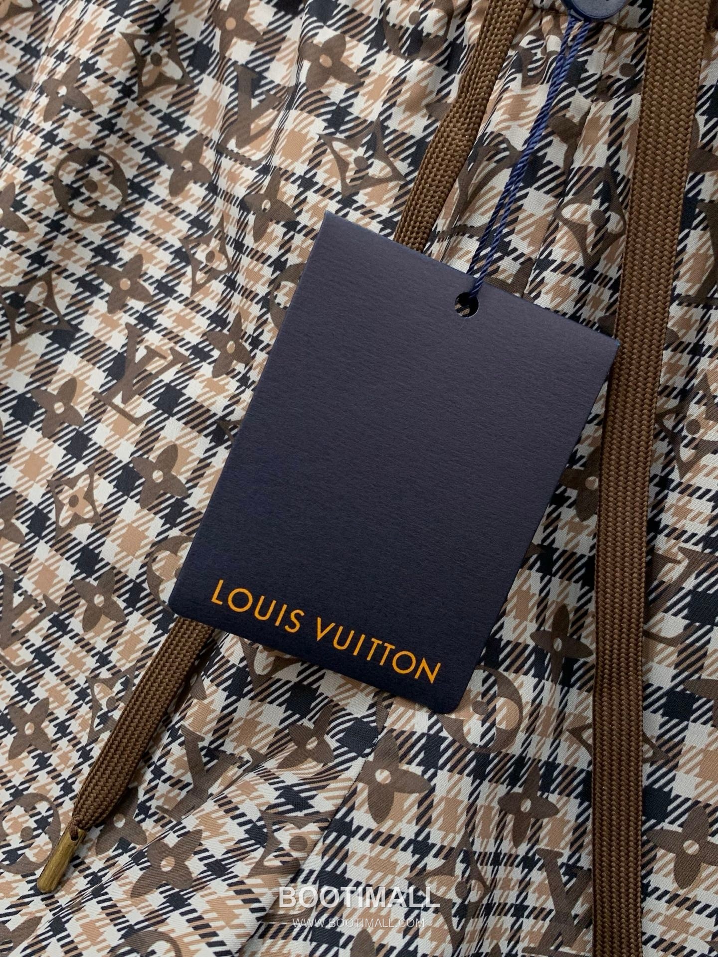 Louis Vuitton SS26 Cotton Short Sleeve T-Shirt and Shorts Set with Logo Print 루이비통 SS26 코튼 반팔 티셔츠 쇼츠 세트 로고 프린트 6