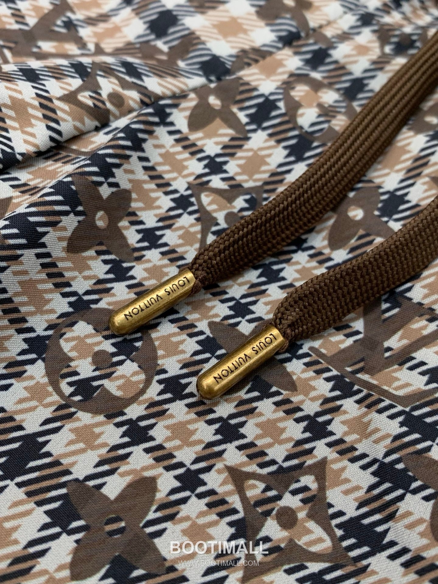 Louis Vuitton SS26 Cotton Short Sleeve T-Shirt and Shorts Set with Logo Print 루이비통 SS26 코튼 반팔 티셔츠 쇼츠 세트 로고 프린트 7