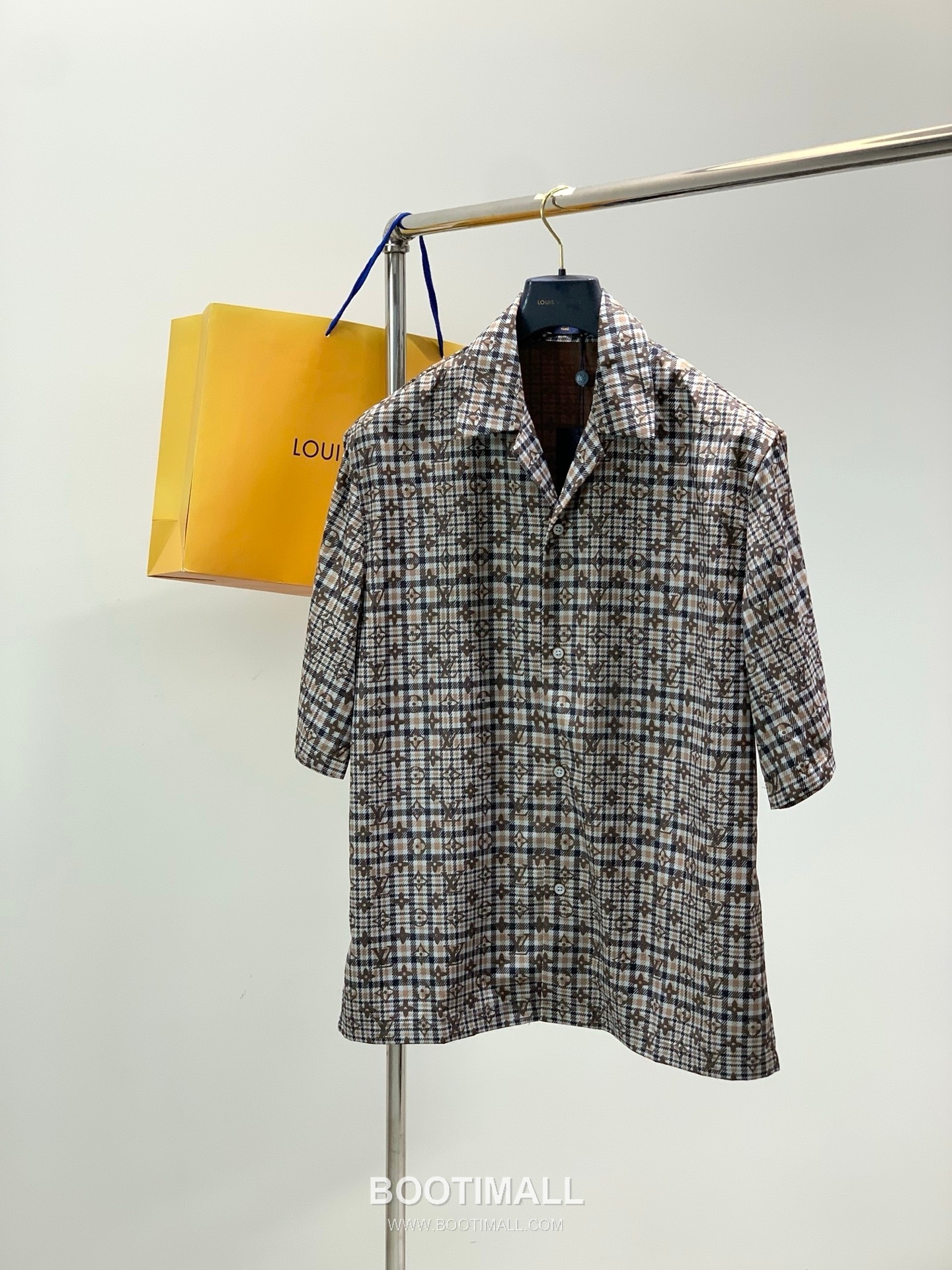 Louis Vuitton SS26 Cotton Short Sleeve T-Shirt and Shorts Set with Logo Print 루이비통 SS26 코튼 반팔 티셔츠 쇼츠 세트 로고 프린트 10